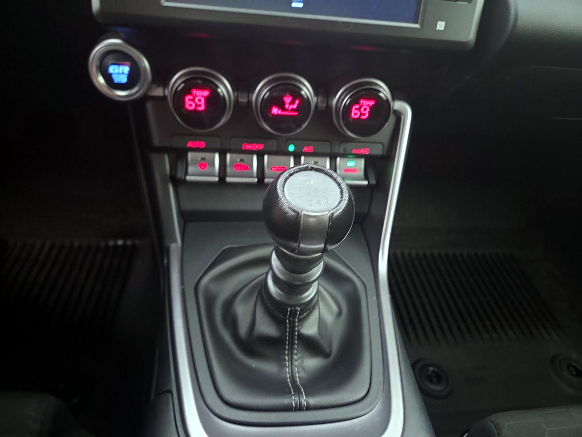 Thumbnail: 2023 Toyota GR86 - 16