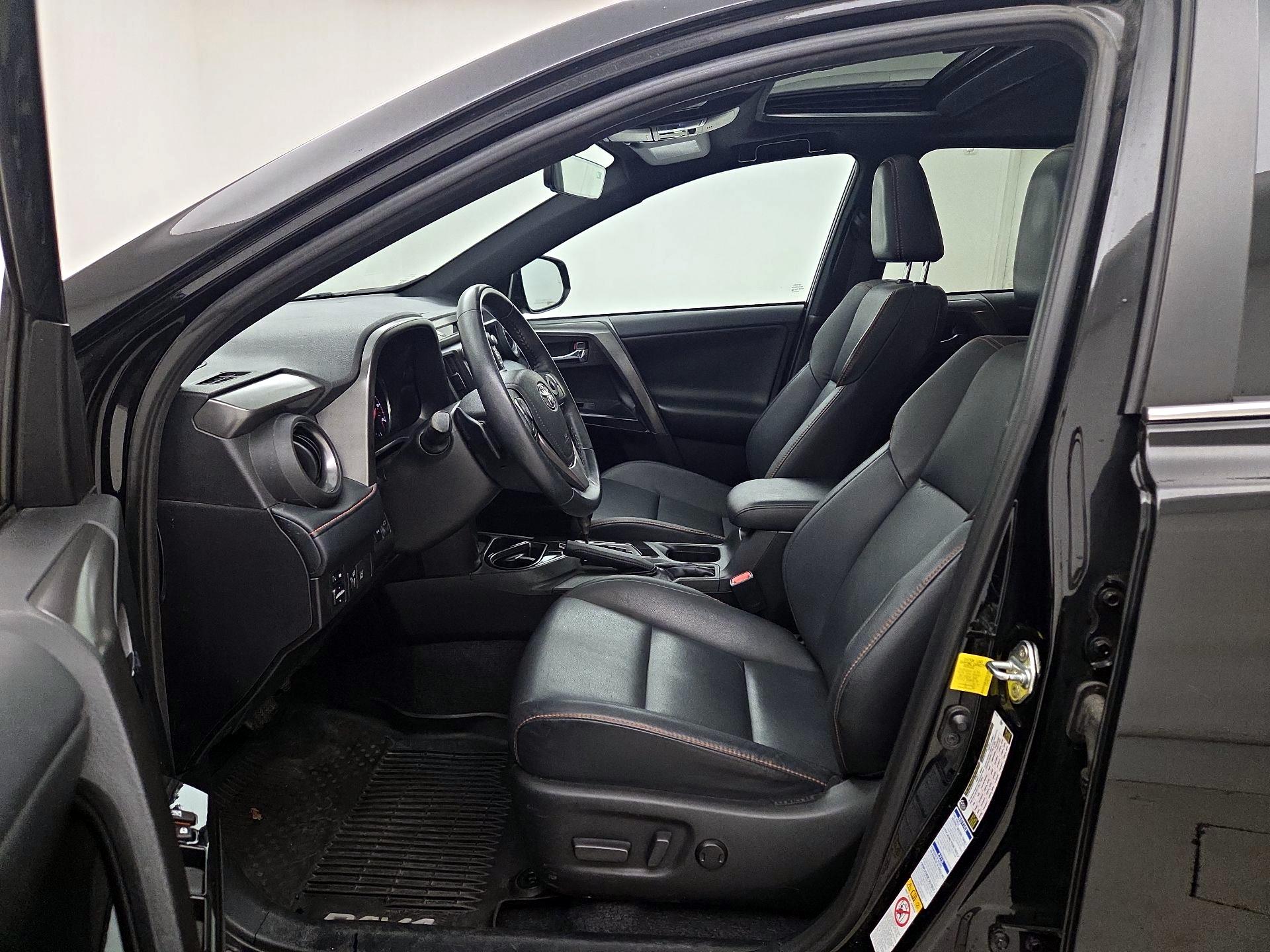 Thumbnail: 2018 Toyota RAV4 - 11