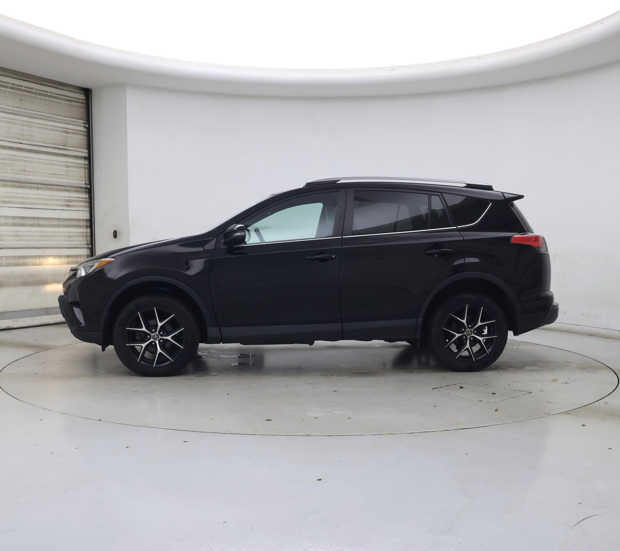 Thumbnail: 2018 Toyota RAV4 - 3