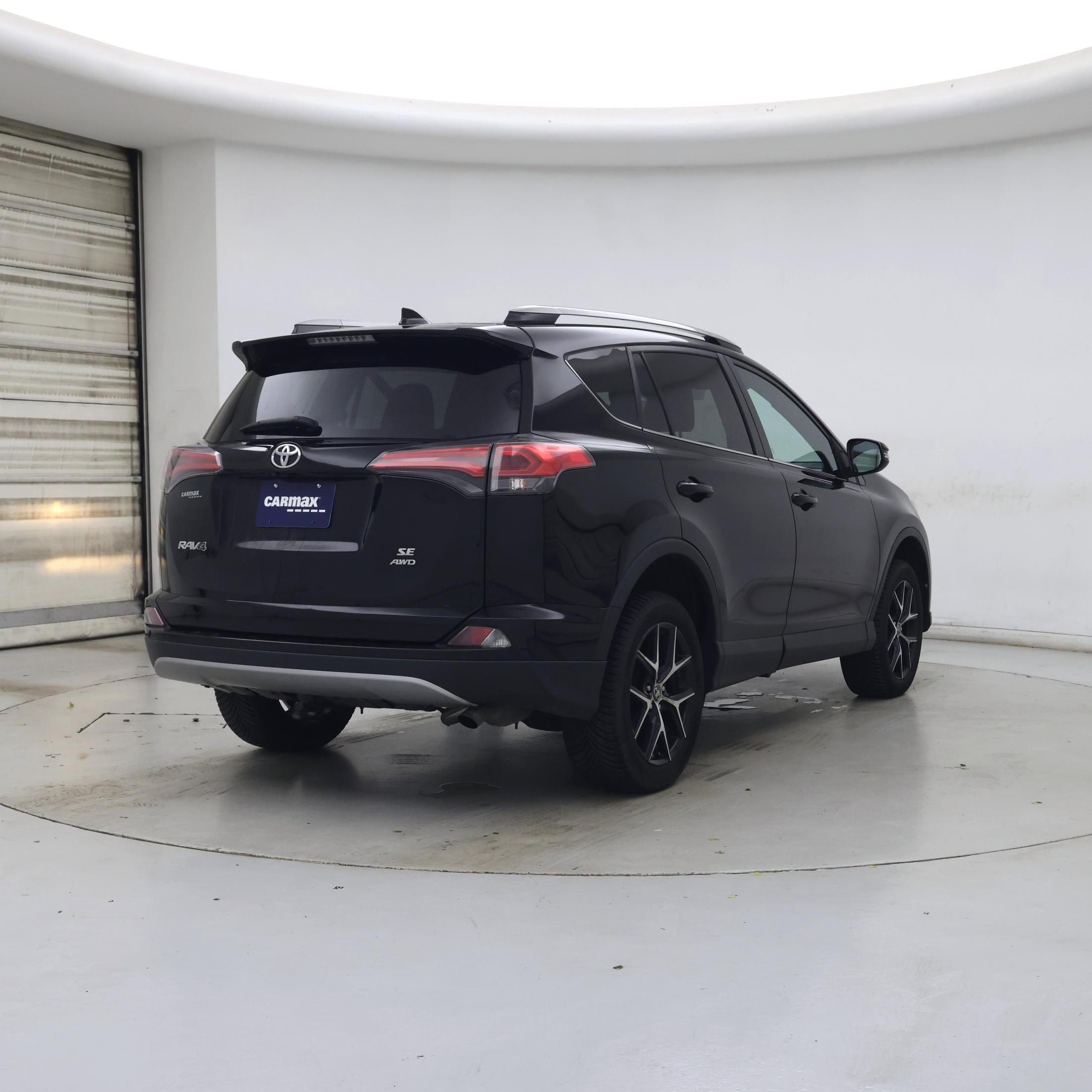 Thumbnail: 2018 Toyota RAV4 - 8