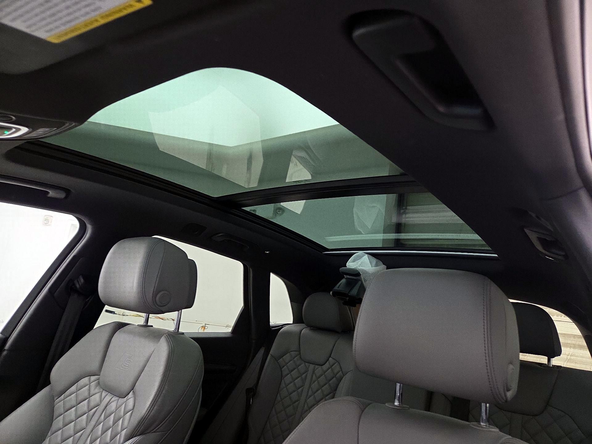 Thumbnail: 2019 Audi SQ5 - 20