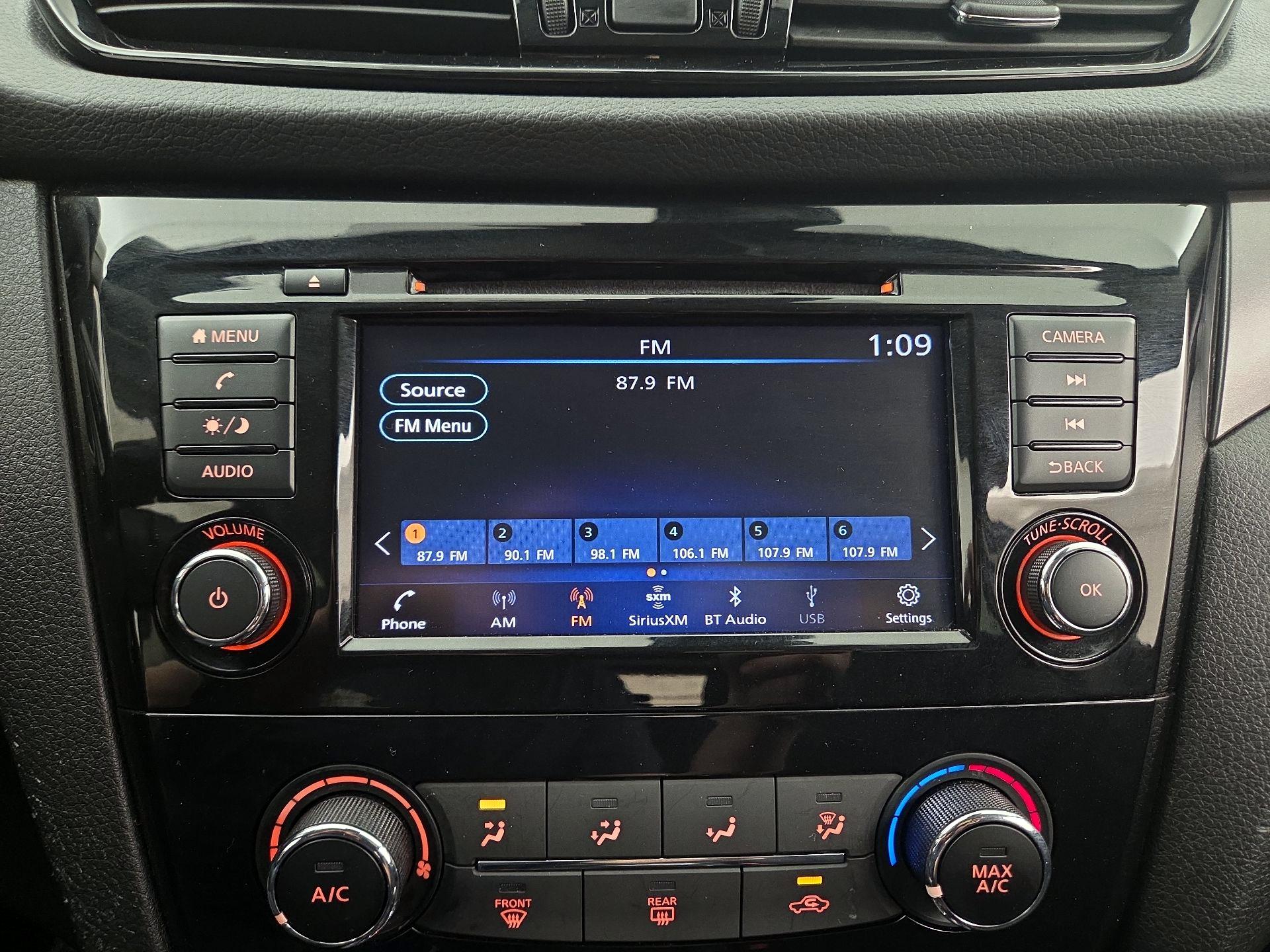 Thumbnail: 2021 Nissan Rogue Sport - 15