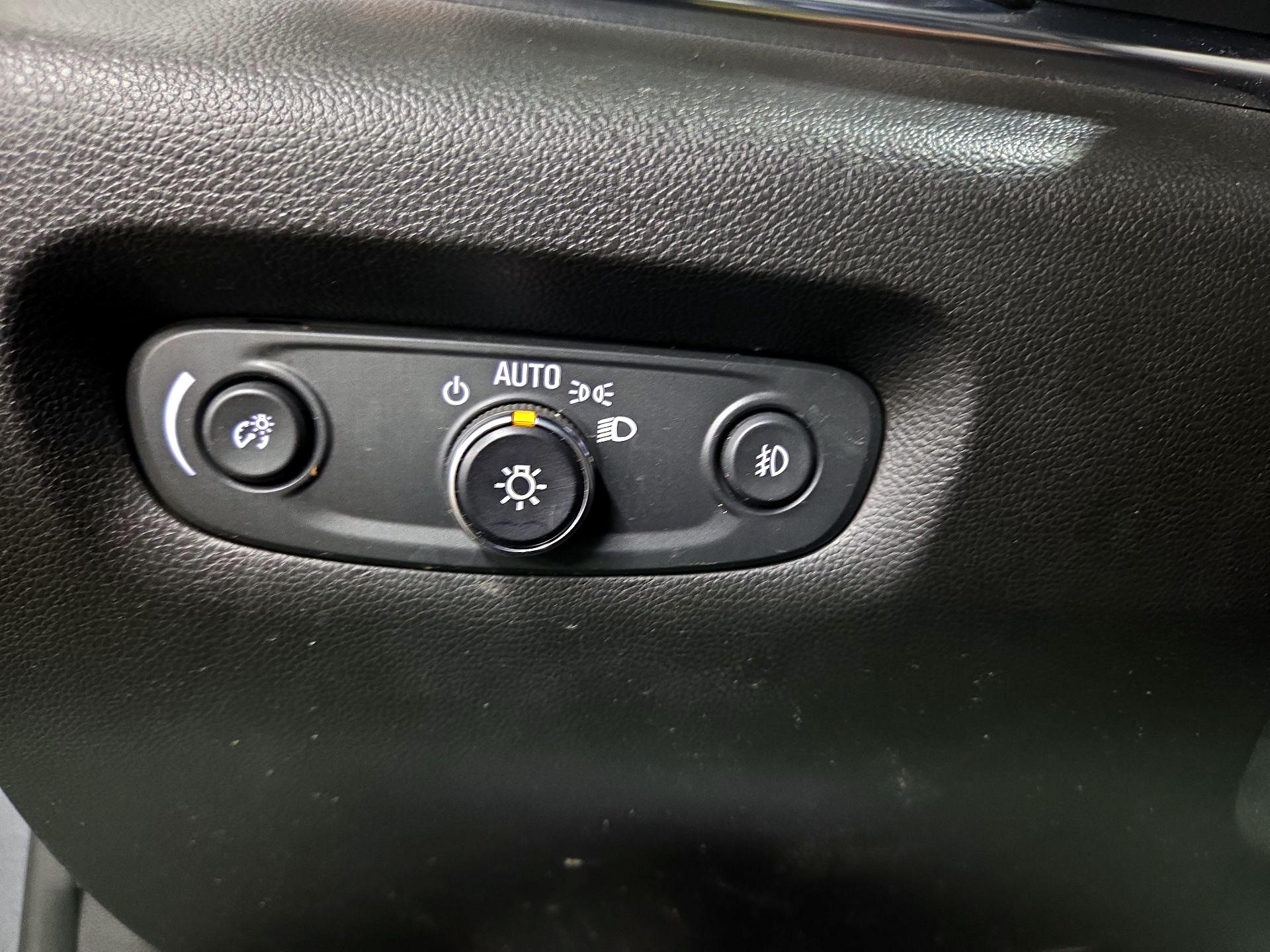 Thumbnail: 2021 Chevrolet Traverse - 13