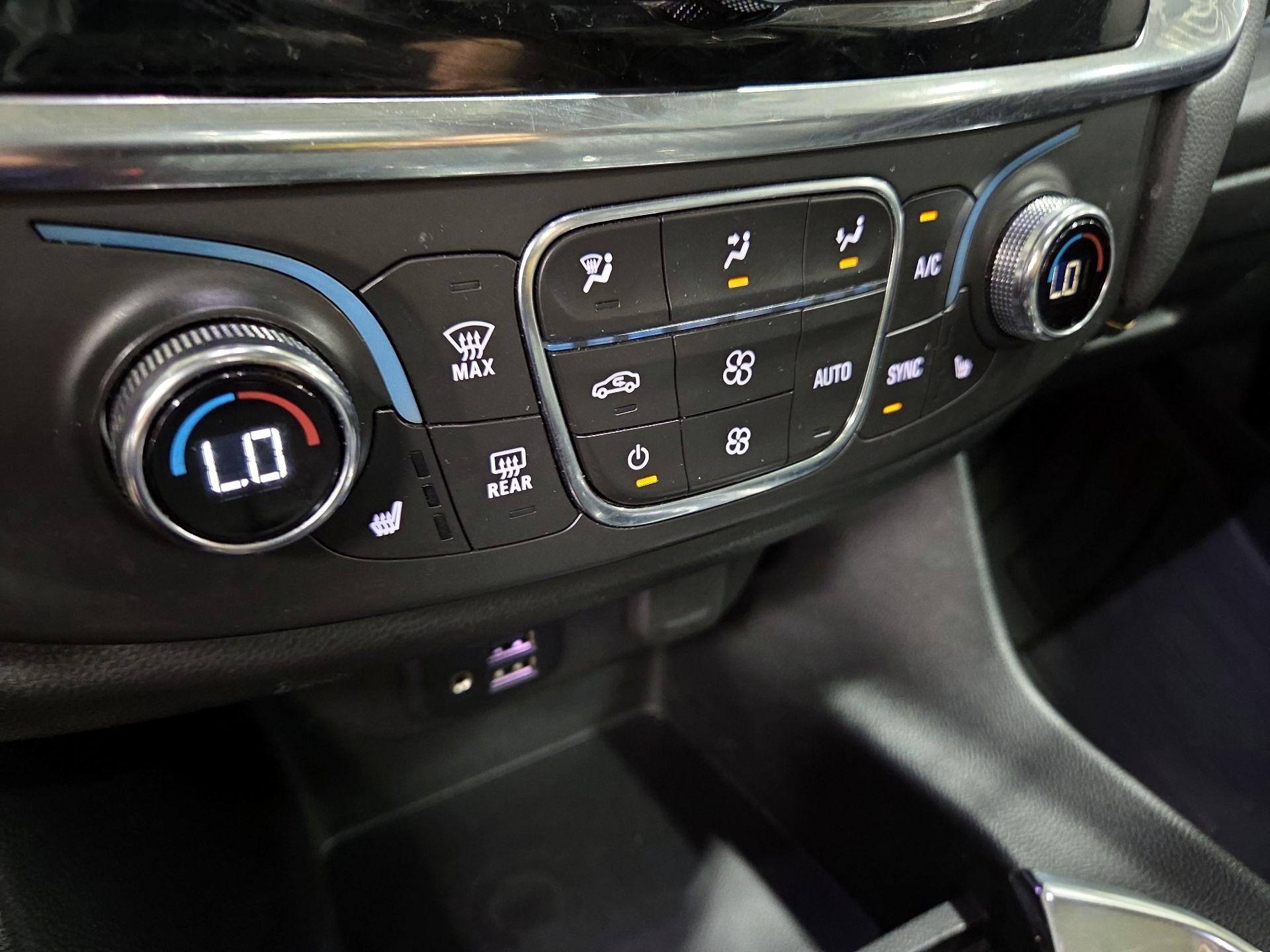 Thumbnail: 2021 Chevrolet Traverse - 17