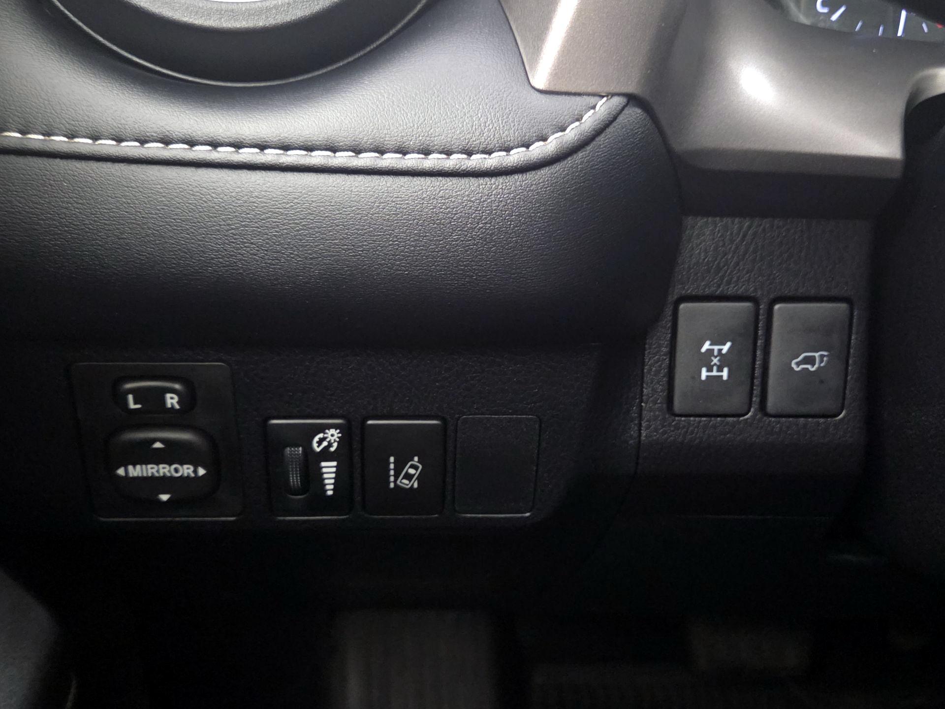 Thumbnail: 2018 Toyota RAV4 - 13