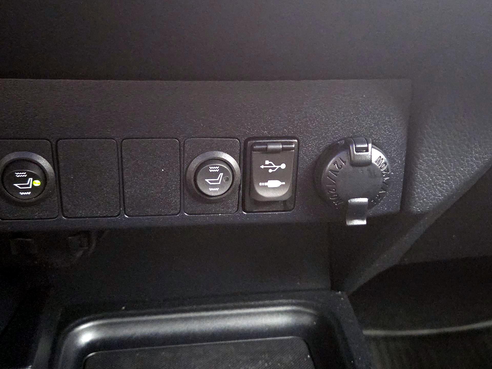 Thumbnail: 2018 Toyota RAV4 - 18