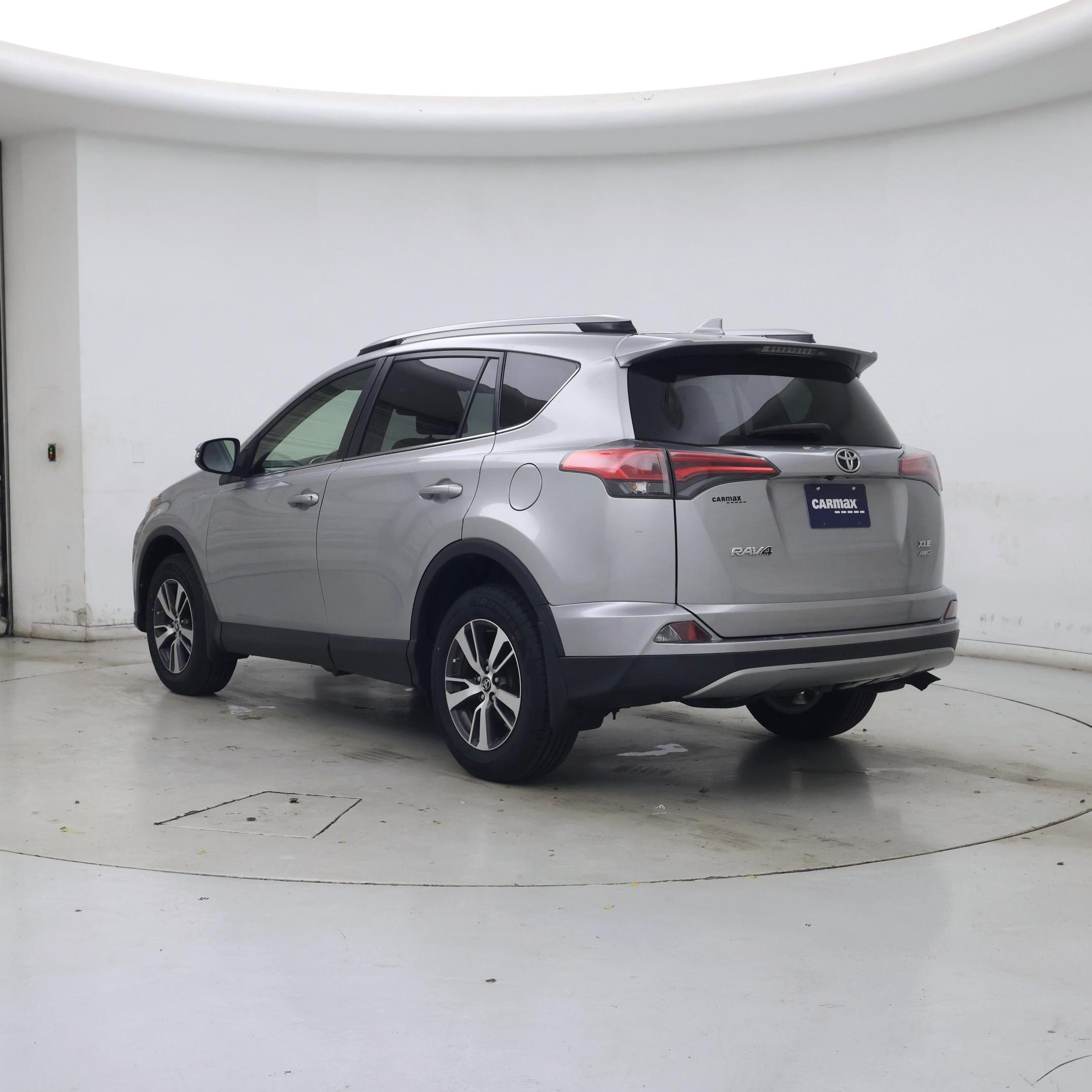 Thumbnail: 2018 Toyota RAV4 - 2