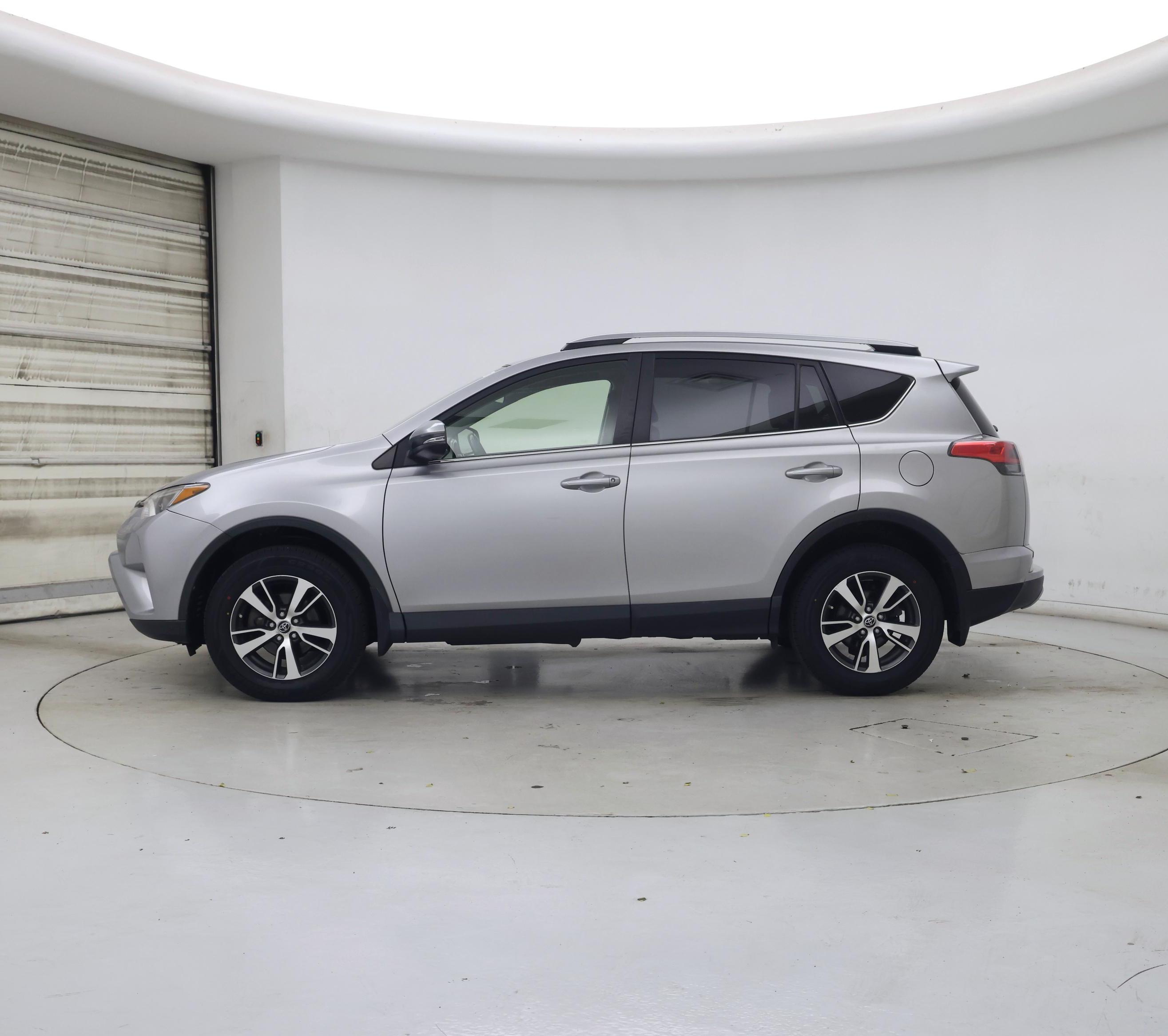 Thumbnail: 2018 Toyota RAV4 - 3