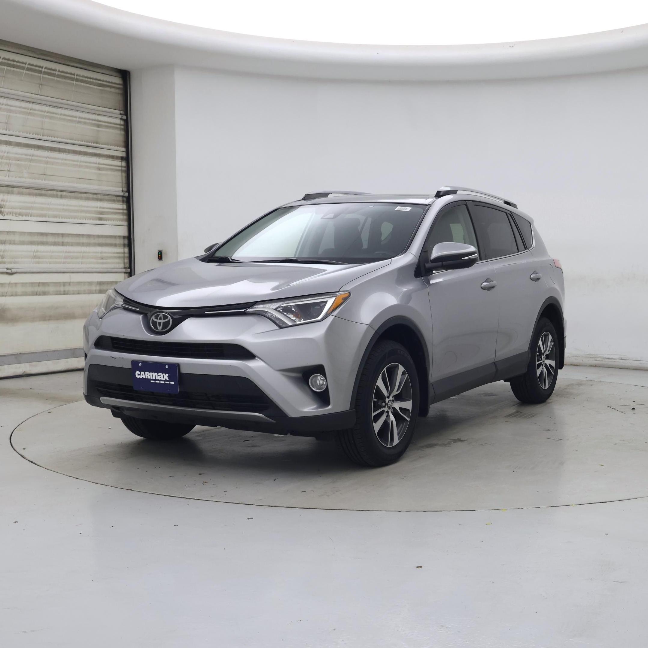 Thumbnail: 2018 Toyota RAV4 - 4