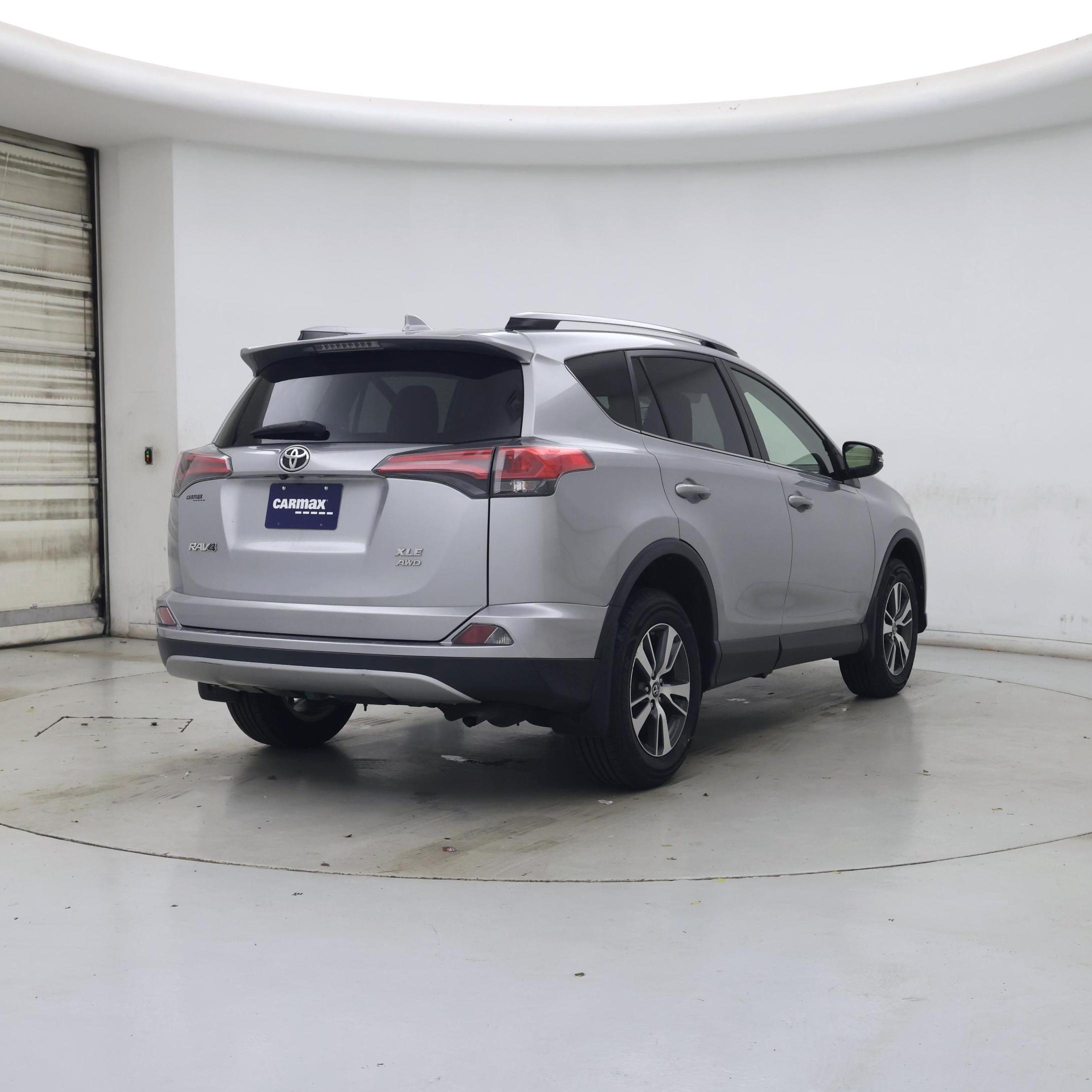 Thumbnail: 2018 Toyota RAV4 - 8