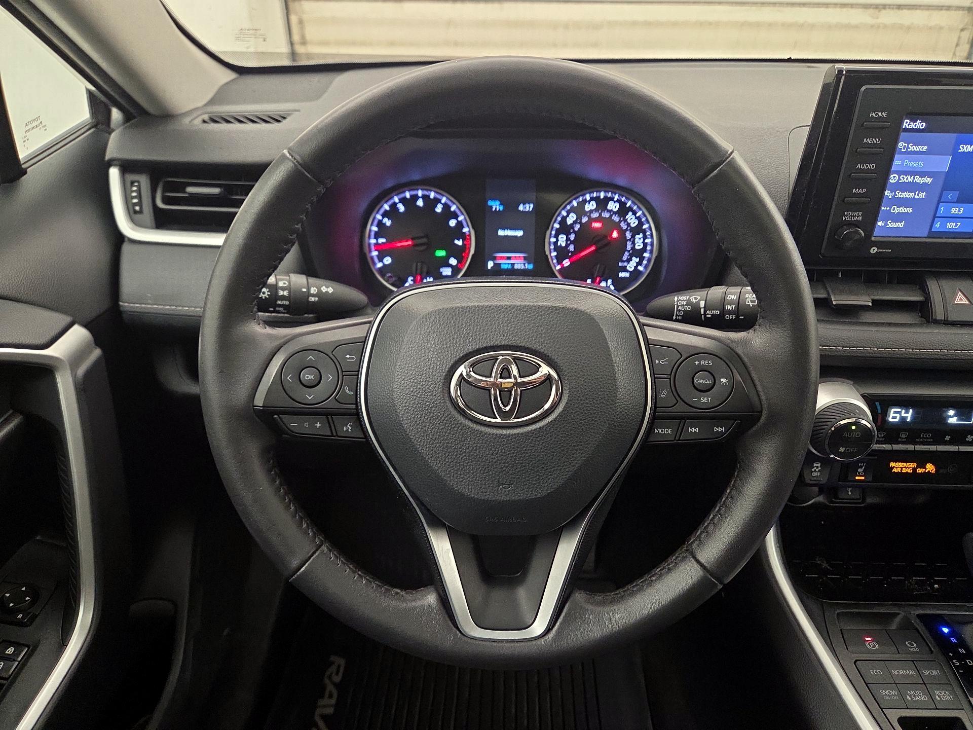 Thumbnail: 2020 Toyota RAV4 - 10