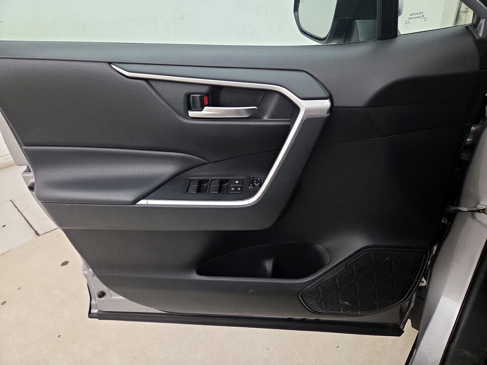 Thumbnail: 2020 Toyota RAV4 - 12