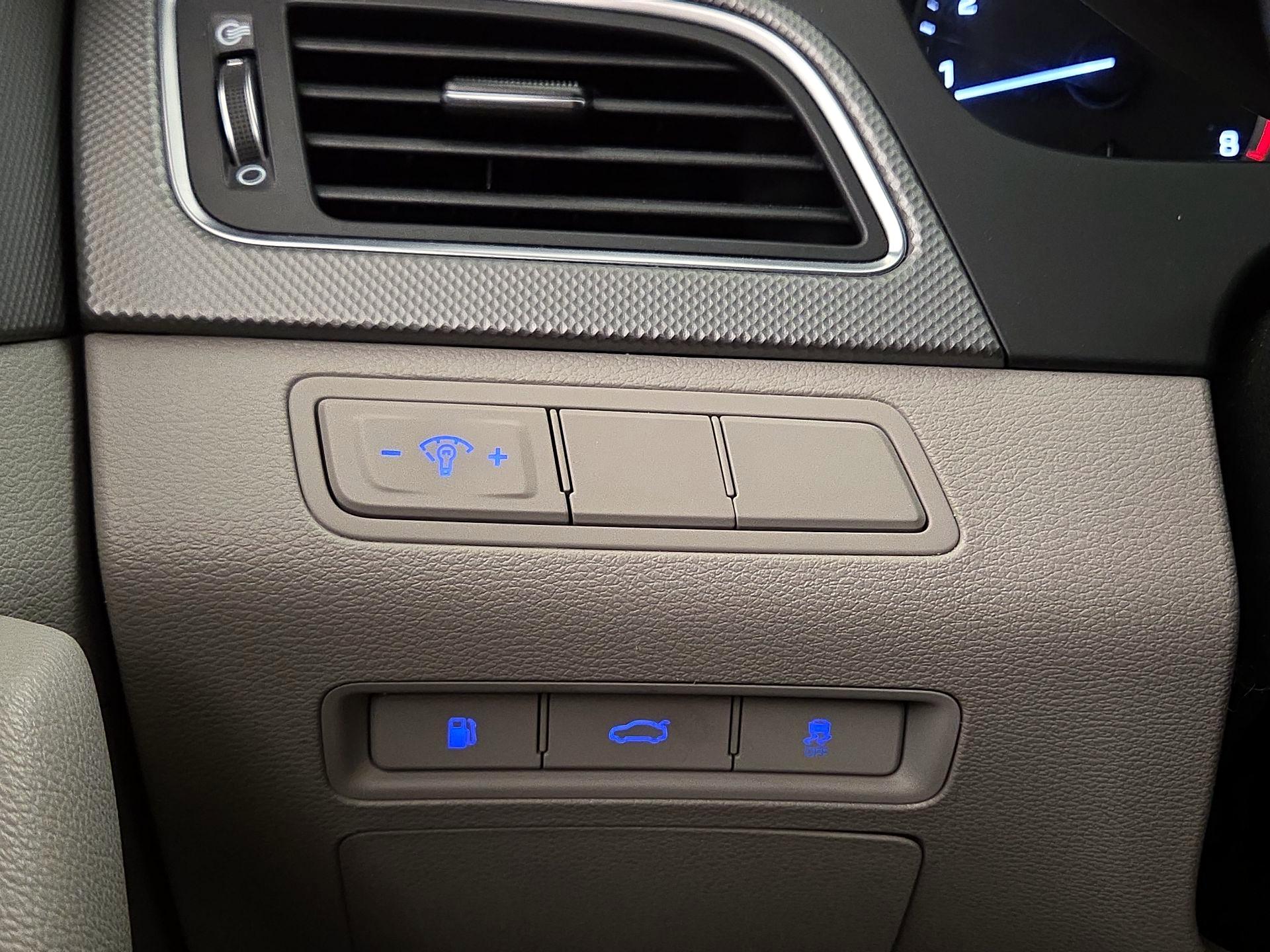 Thumbnail: 2015 Hyundai Sonata - 13