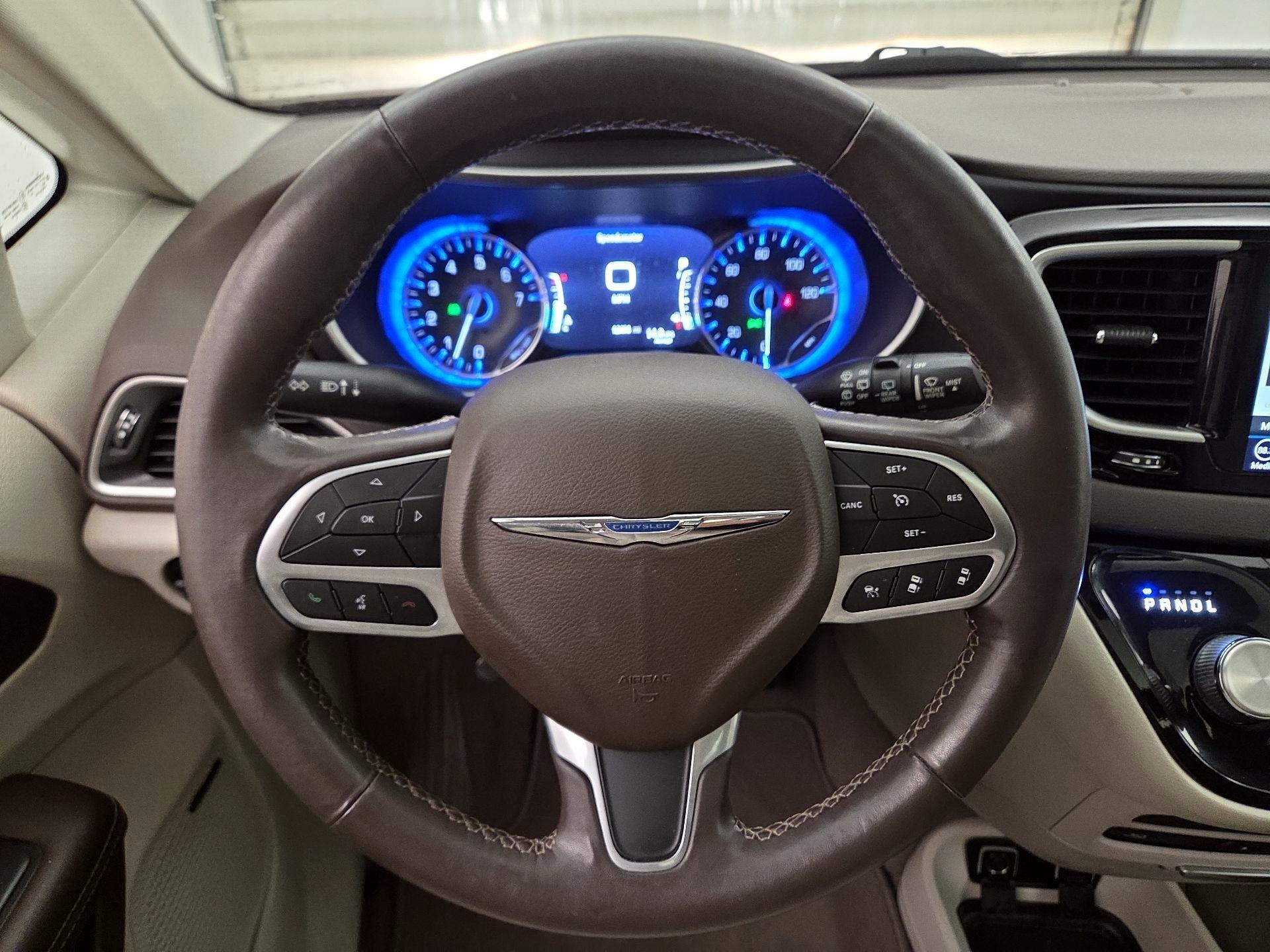 Thumbnail: 2020 Chrysler Pacifica - 10