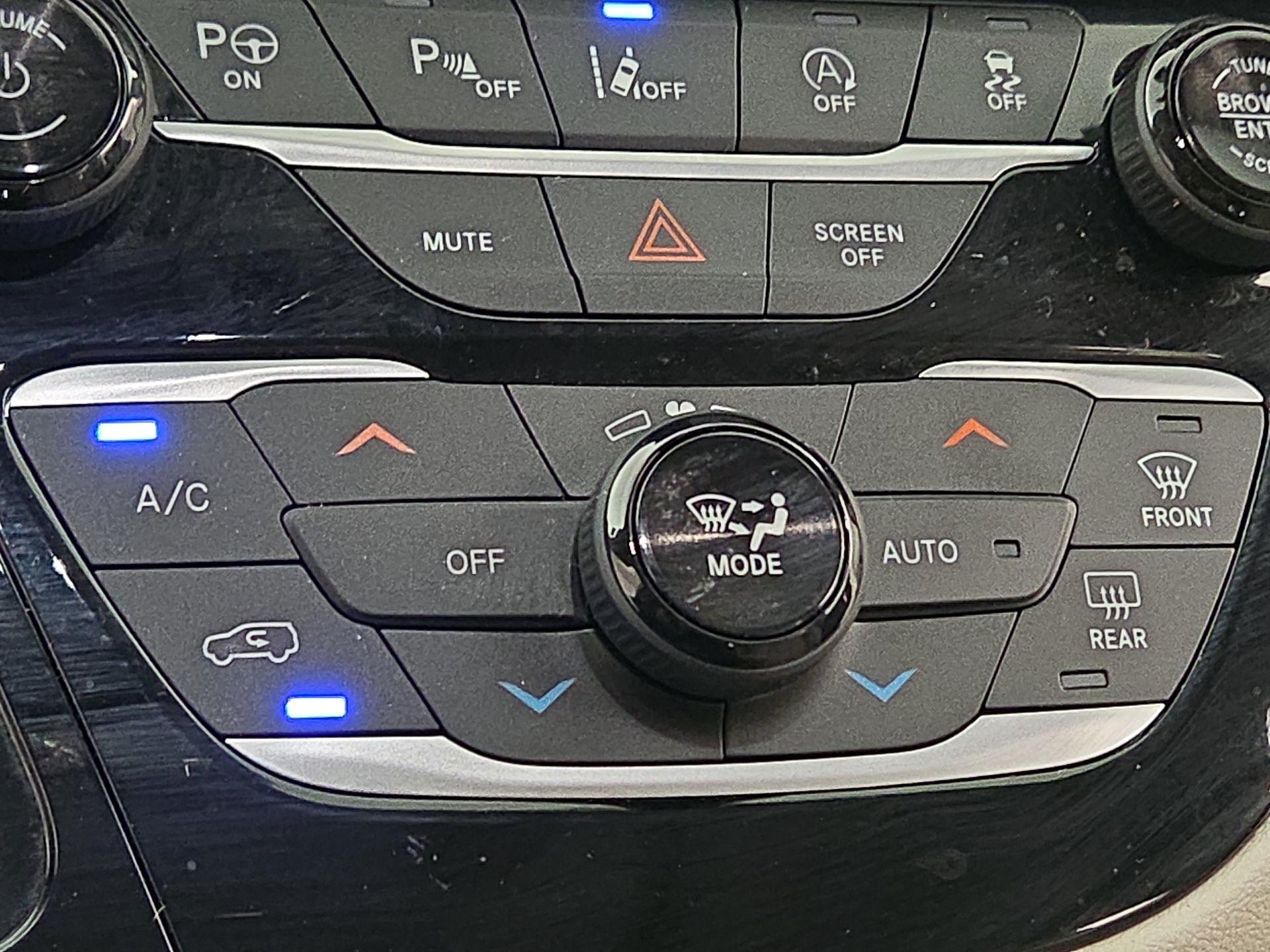 Thumbnail: 2020 Chrysler Pacifica - 17