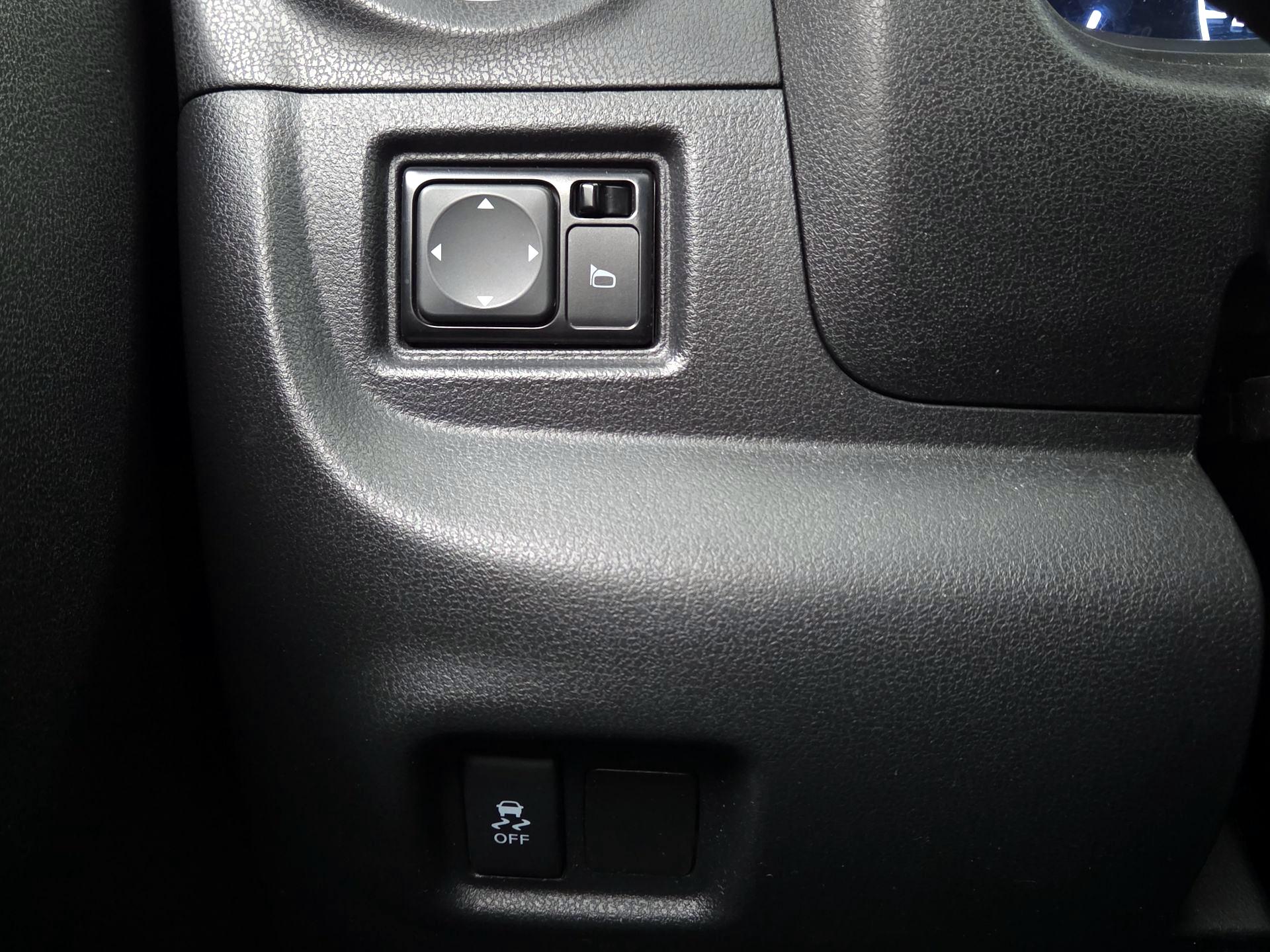 Thumbnail: 2016 Nissan Versa Note - 13