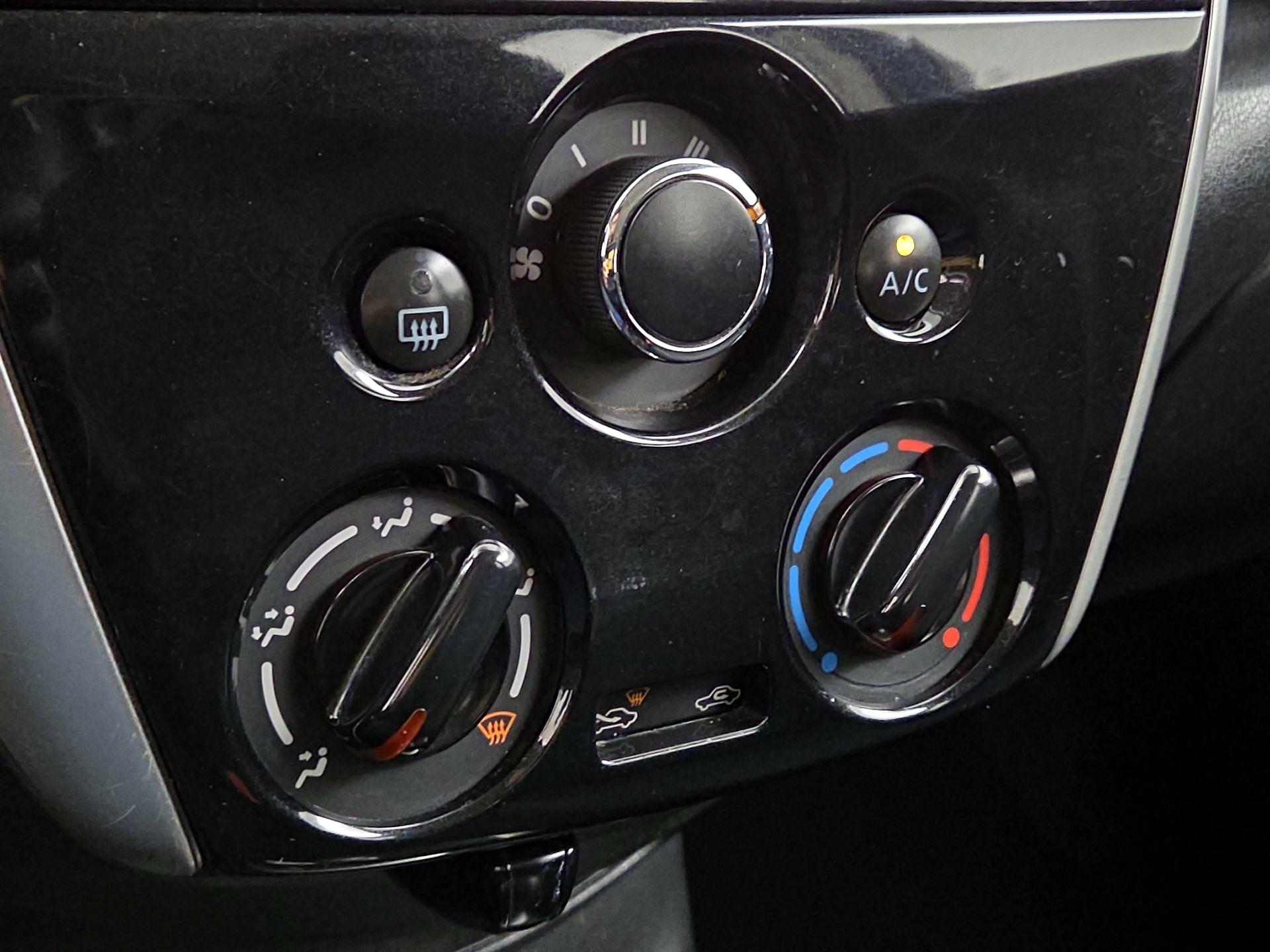 Thumbnail: 2016 Nissan Versa Note - 16