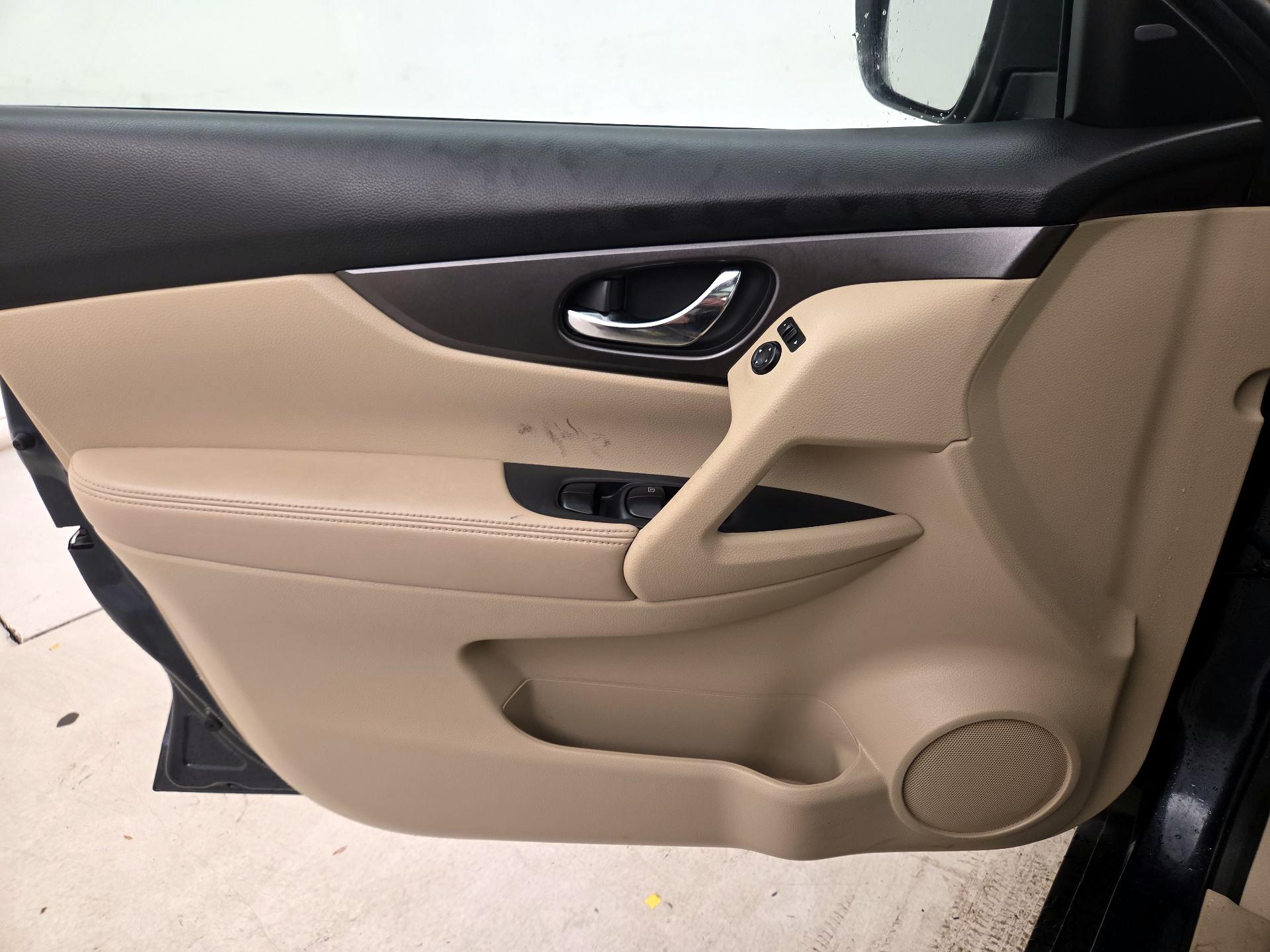Thumbnail: 2015 Nissan Rogue - 12