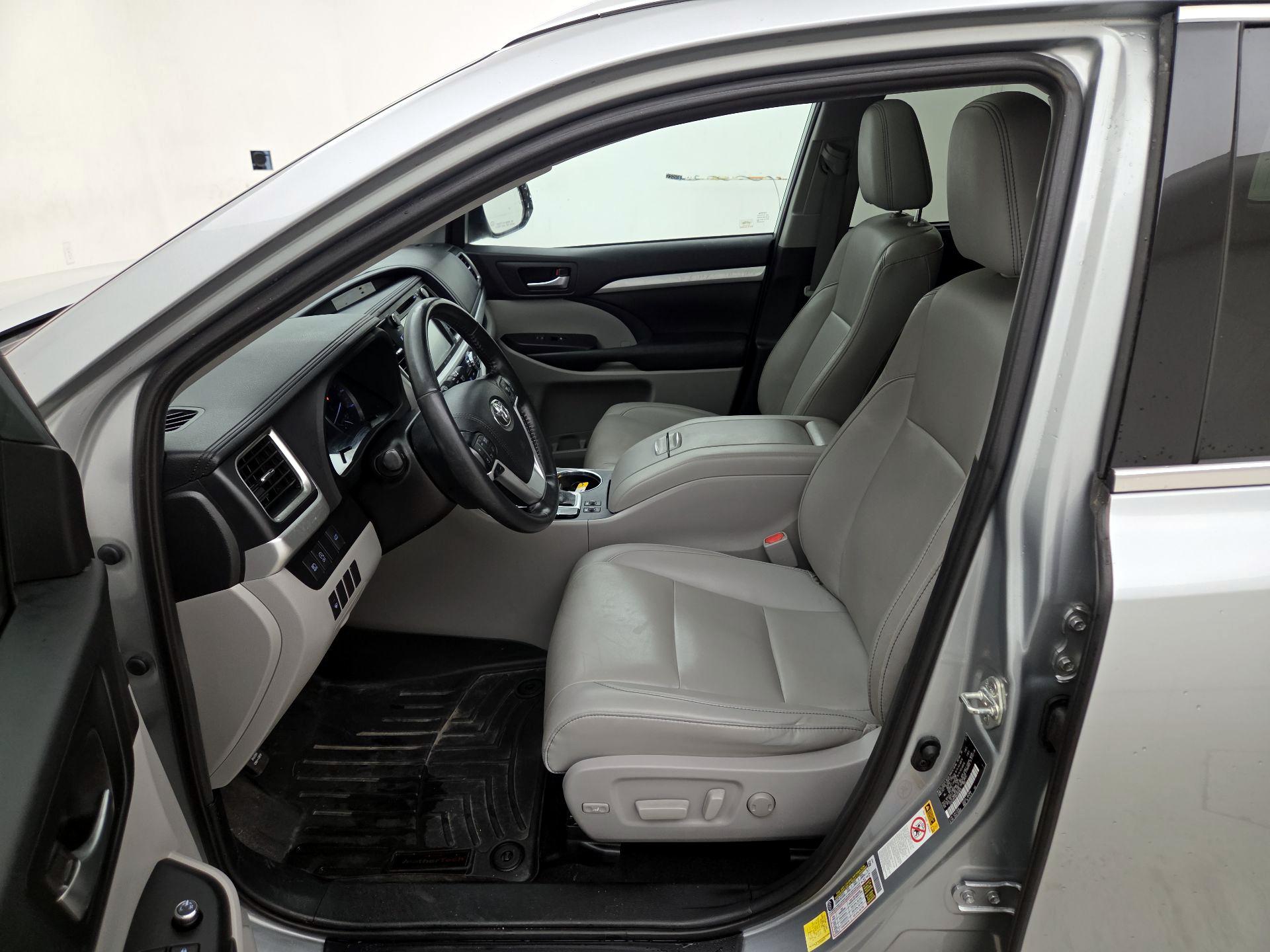 Thumbnail: 2019 Toyota Highlander - 11