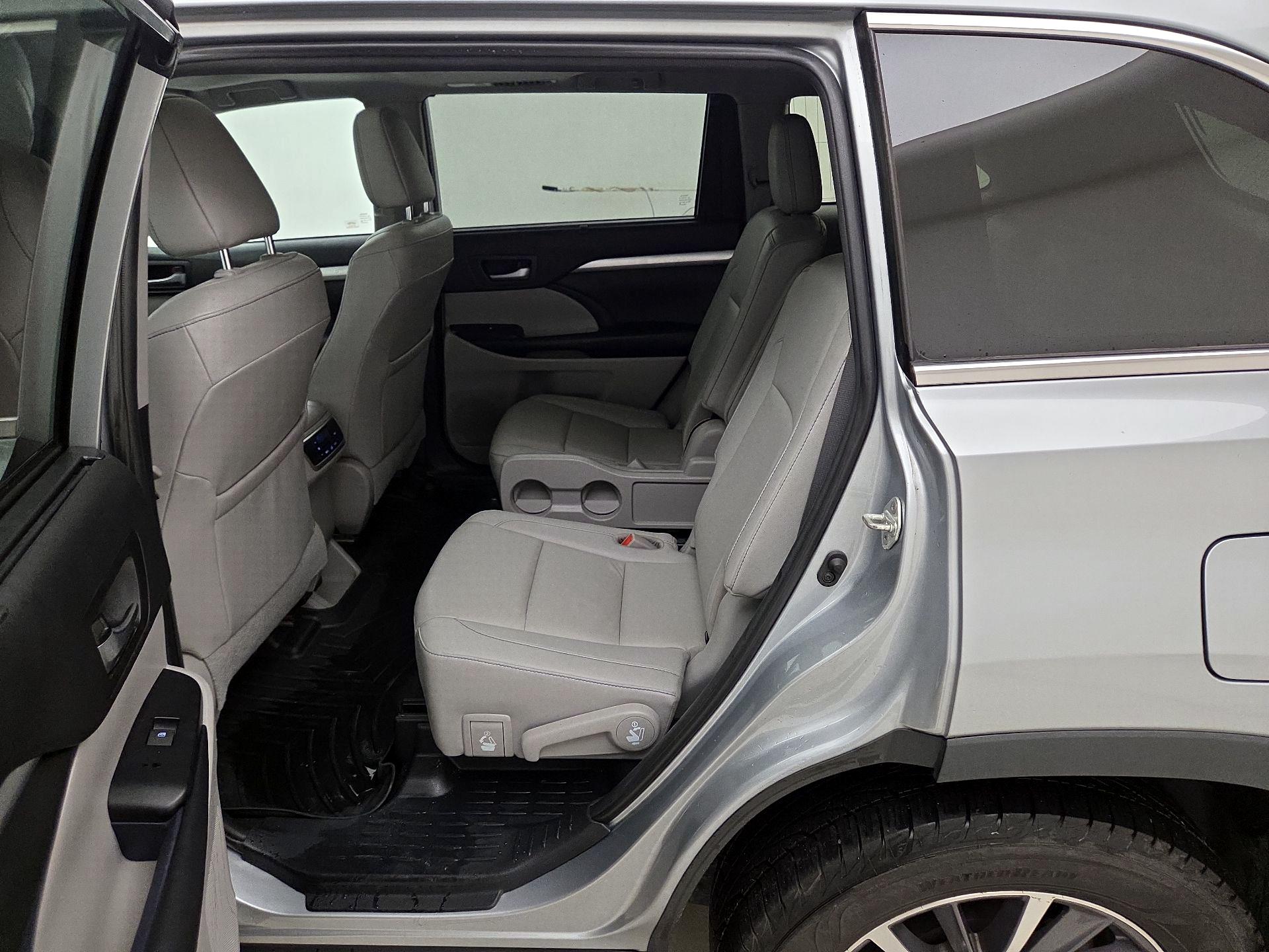 Thumbnail: 2019 Toyota Highlander - 20
