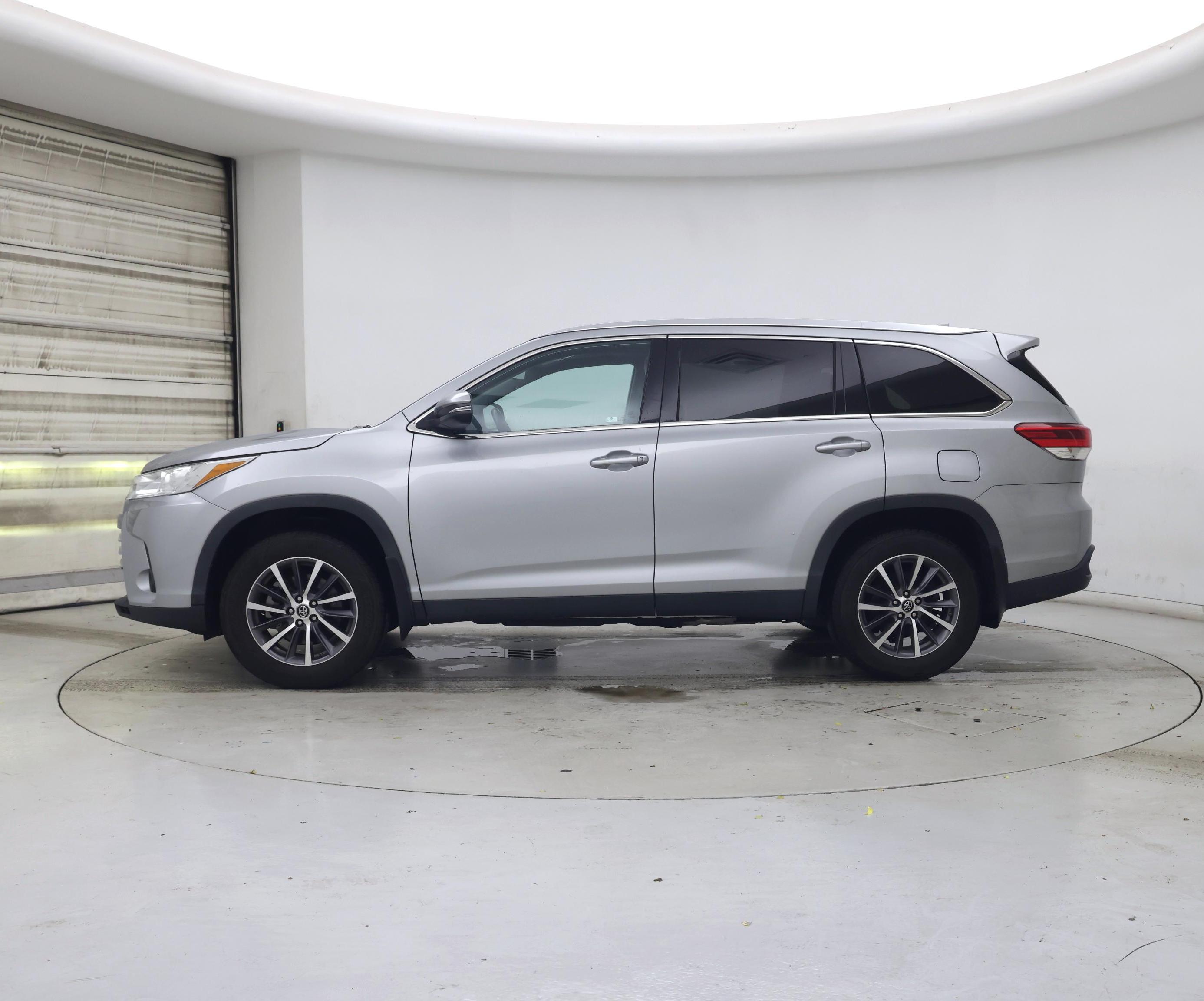 Thumbnail: 2019 Toyota Highlander - 3