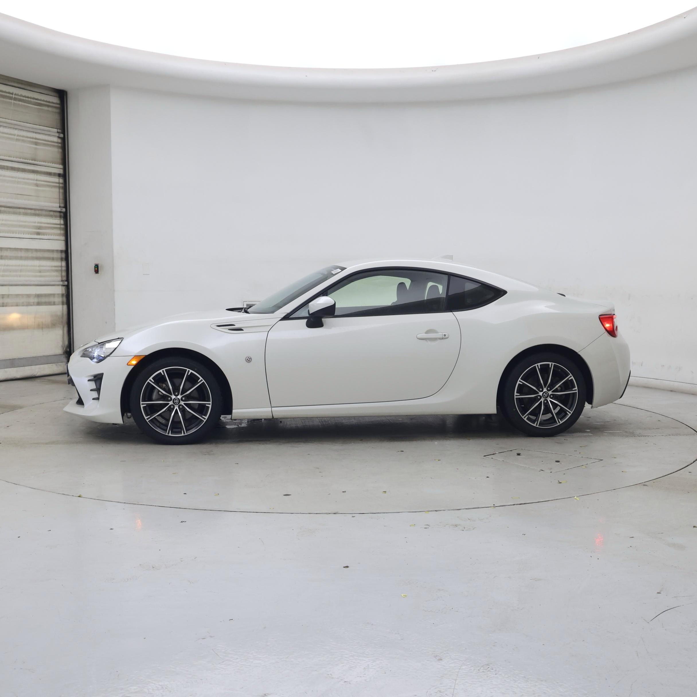Thumbnail: 2017 Toyota 86 - 3