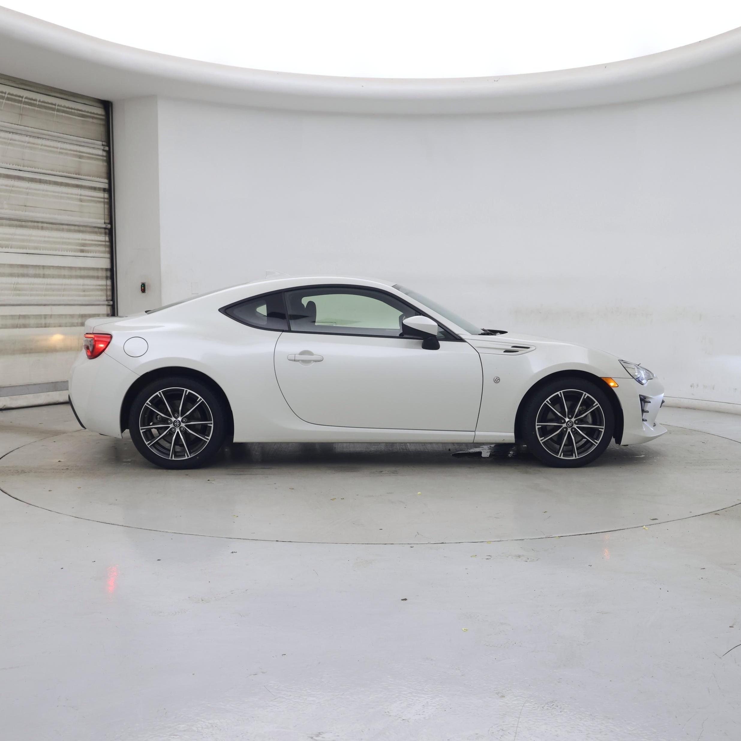Thumbnail: 2017 Toyota 86 - 7