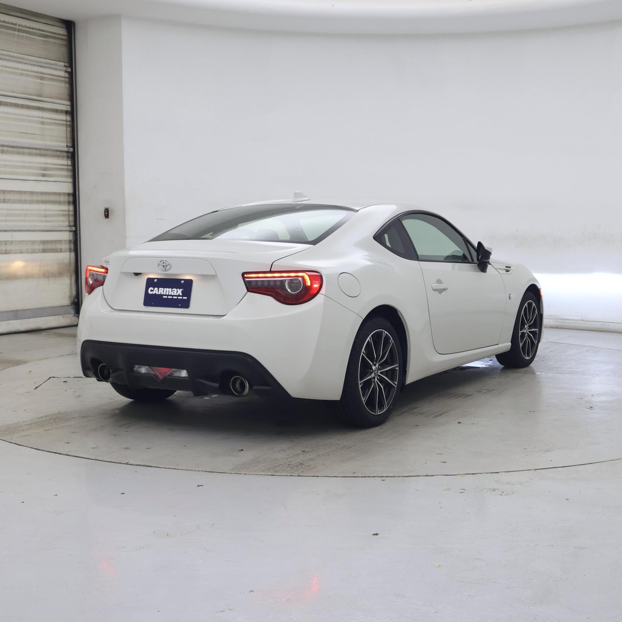Thumbnail: 2017 Toyota 86 - 8