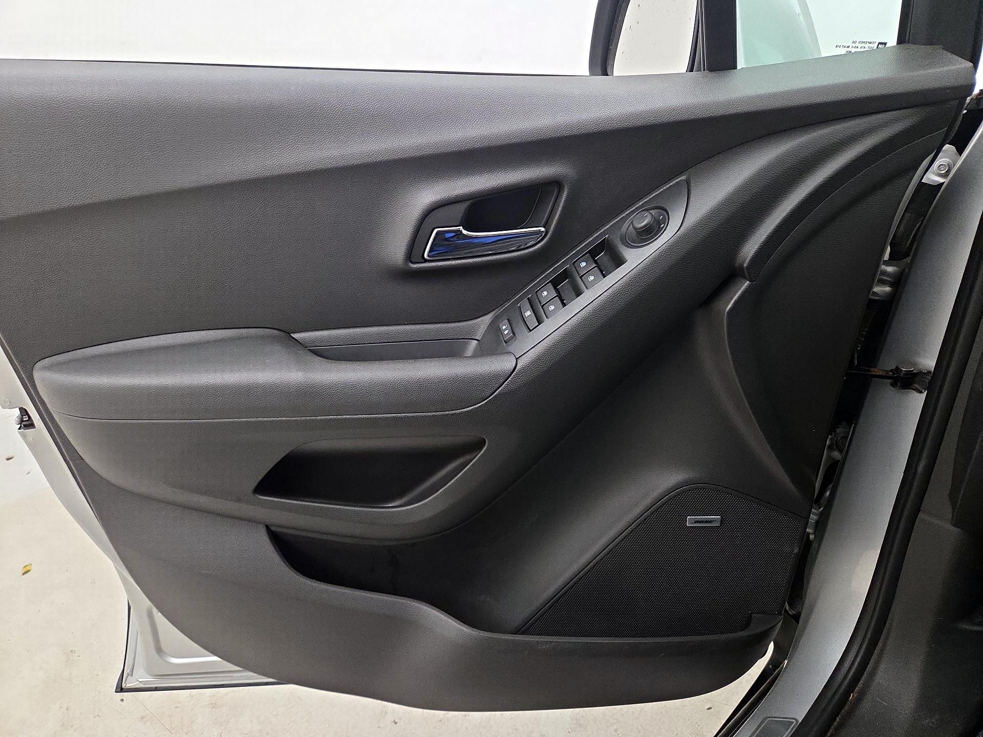 Thumbnail: 2016 Chevrolet Trax - 12