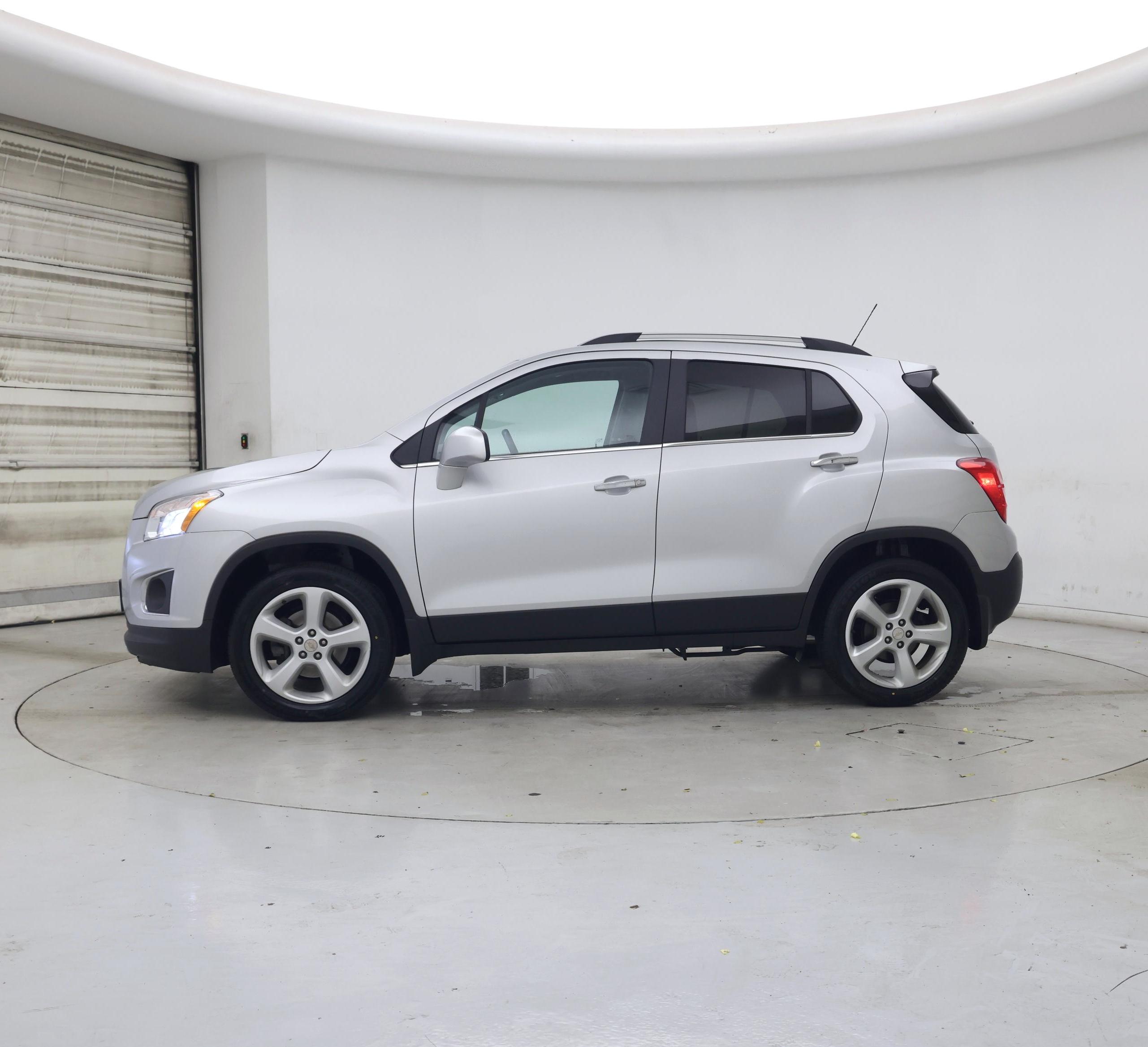 Thumbnail: 2016 Chevrolet Trax - 3