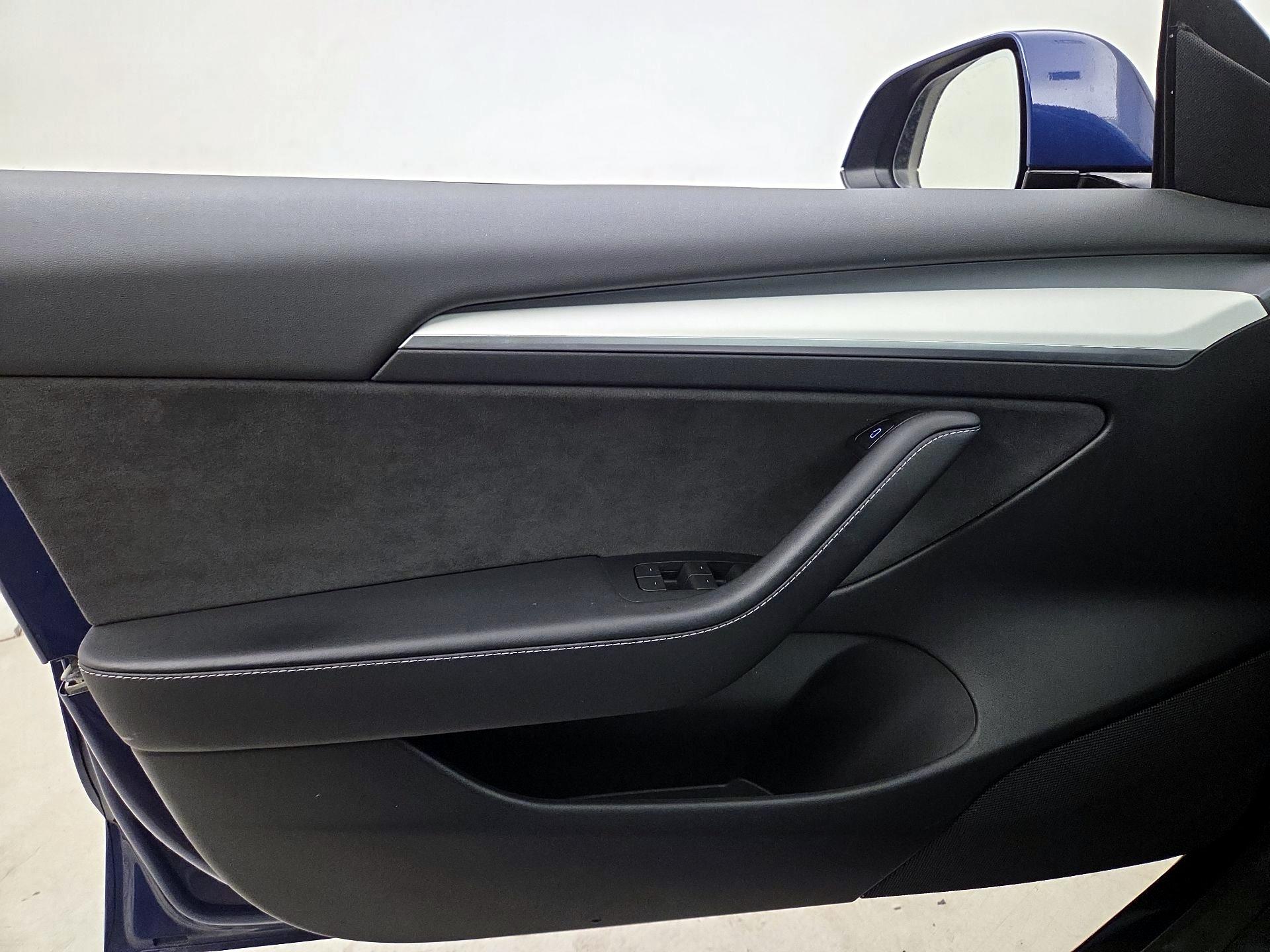 Thumbnail: 2023 Tesla Model 3 - 12