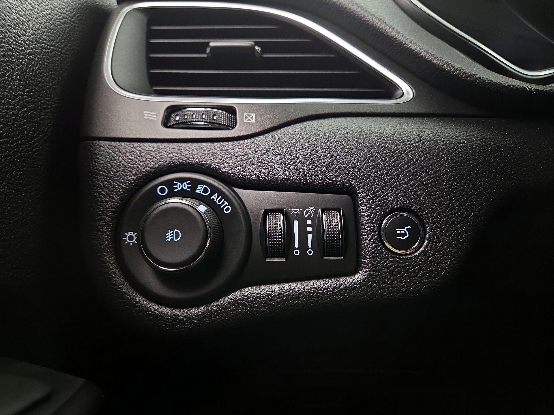 Thumbnail: 2022 Jeep Cherokee - 13