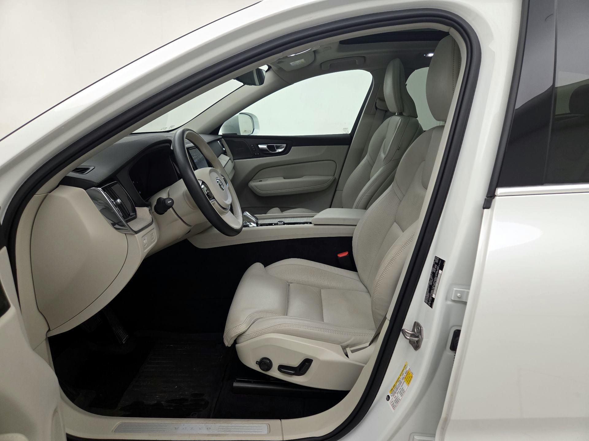 Thumbnail: 2022 Volvo XC60 - 11