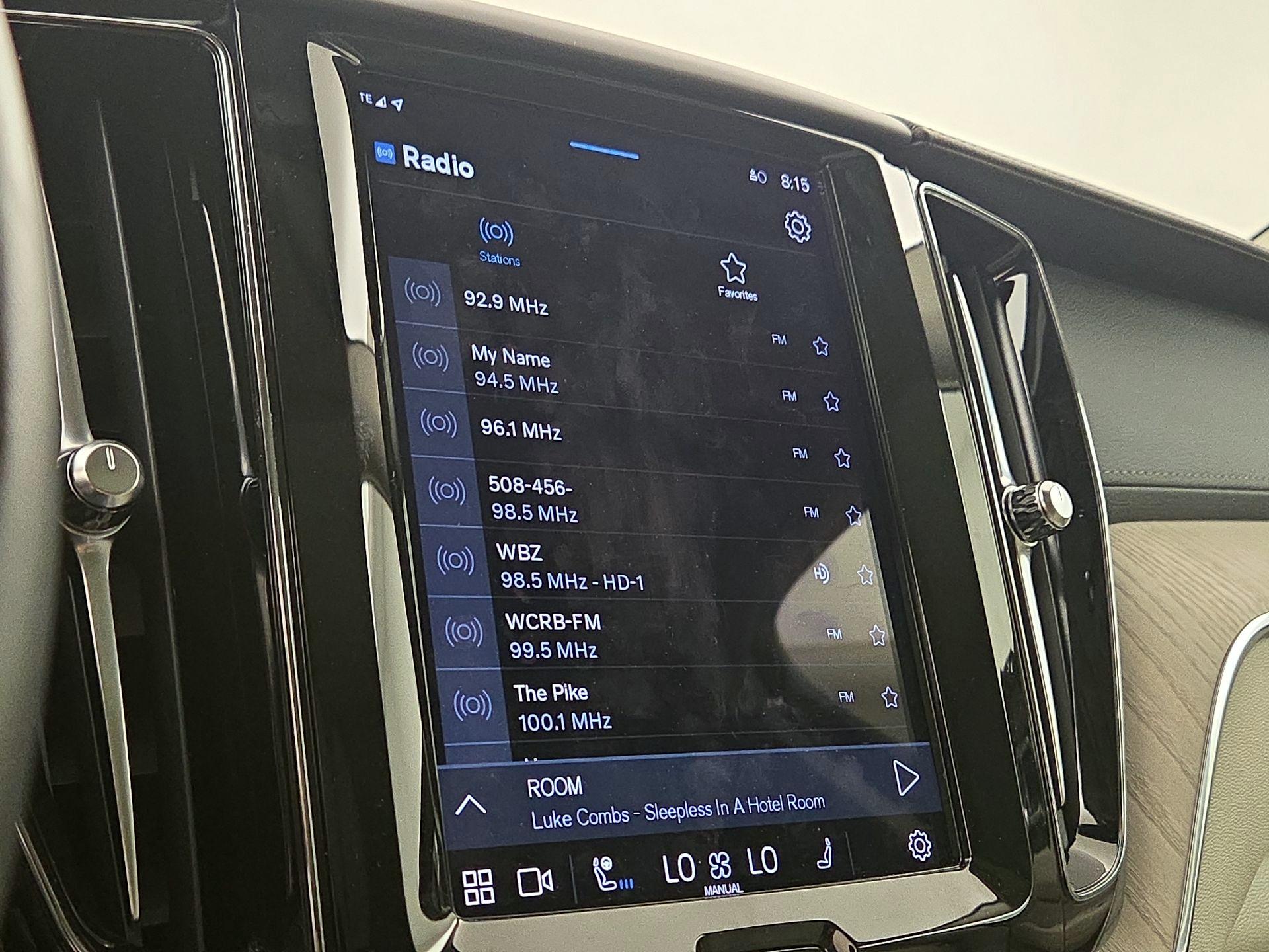 Thumbnail: 2022 Volvo XC60 - 16