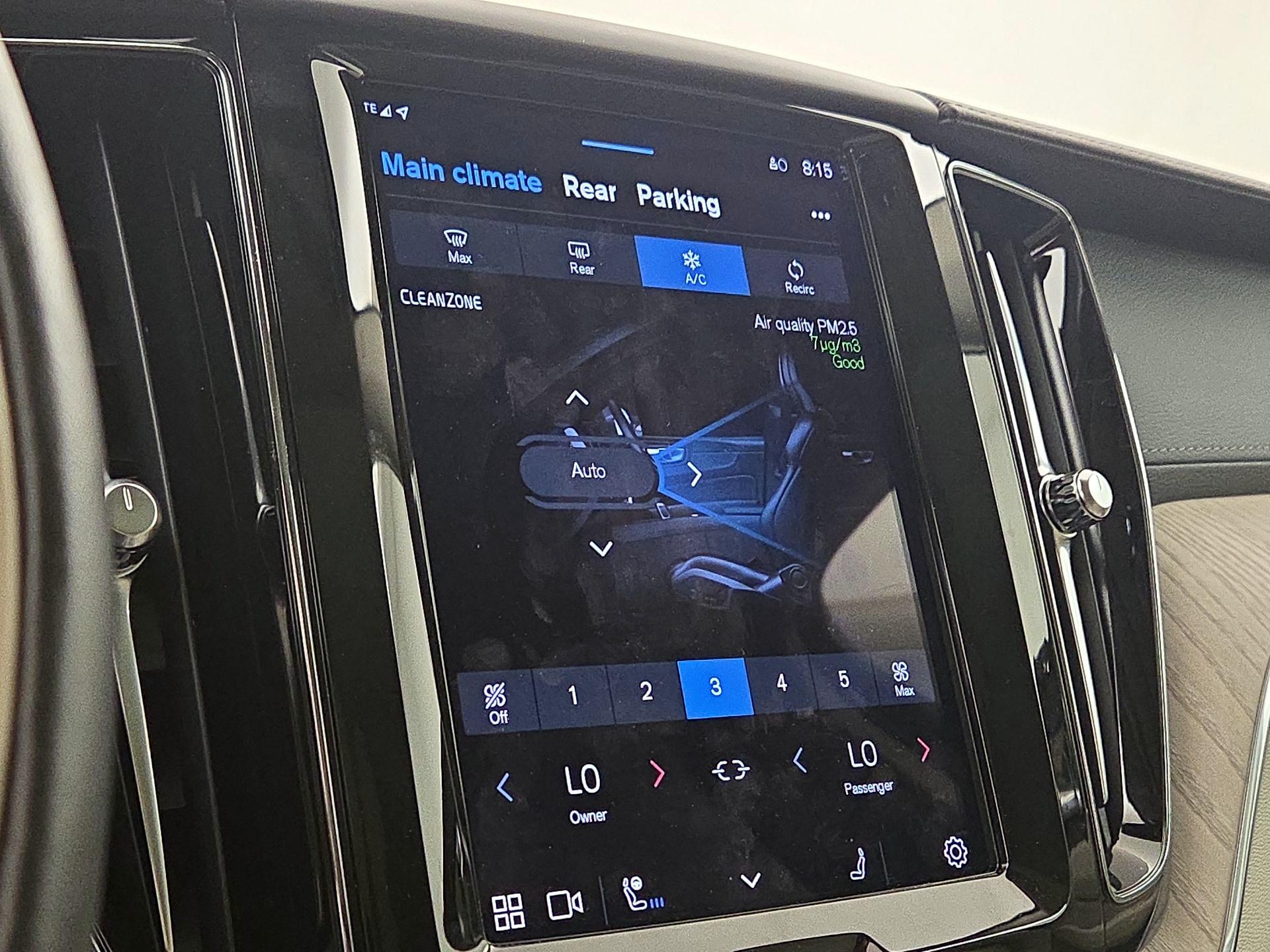 Thumbnail: 2022 Volvo XC60 - 17