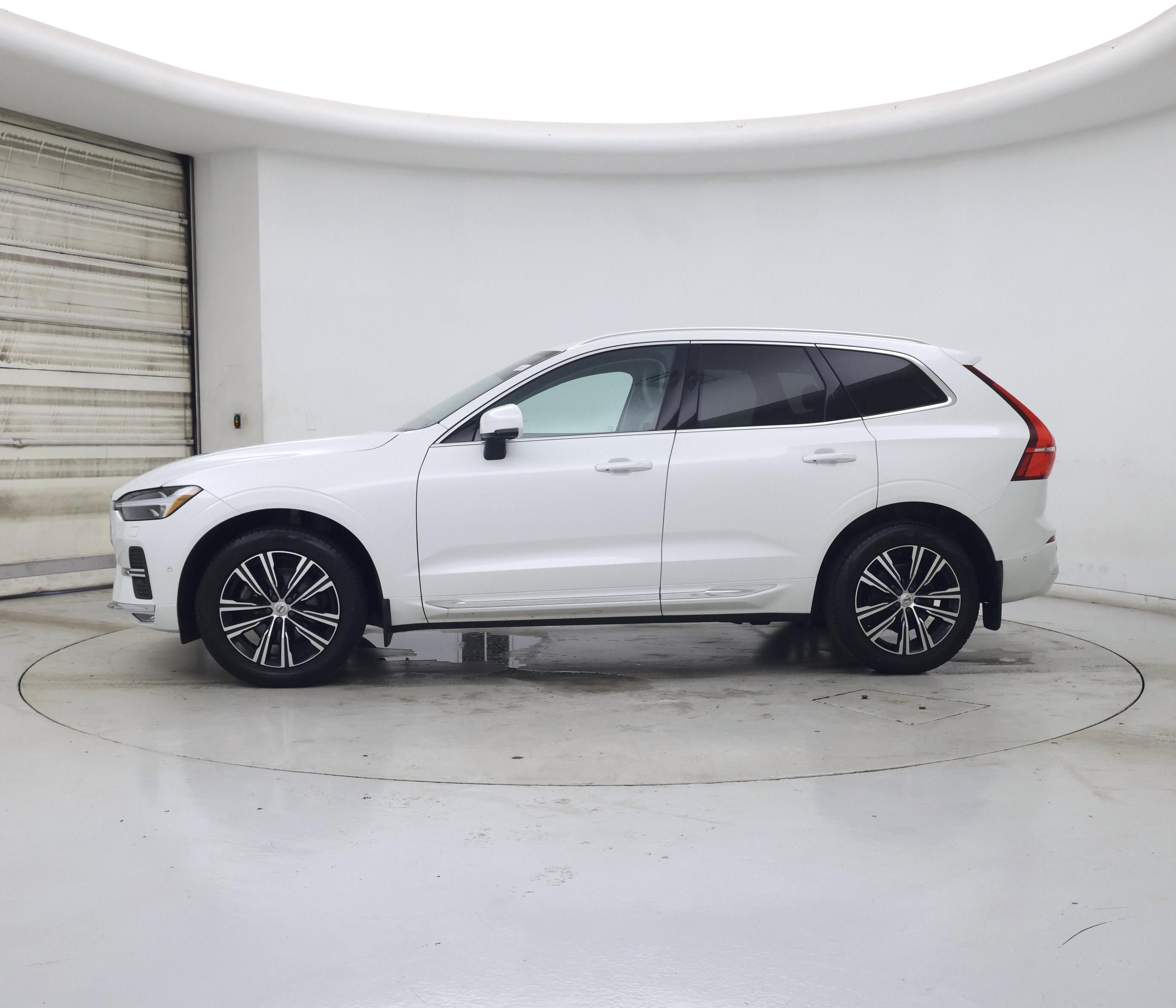 Thumbnail: 2022 Volvo XC60 - 3