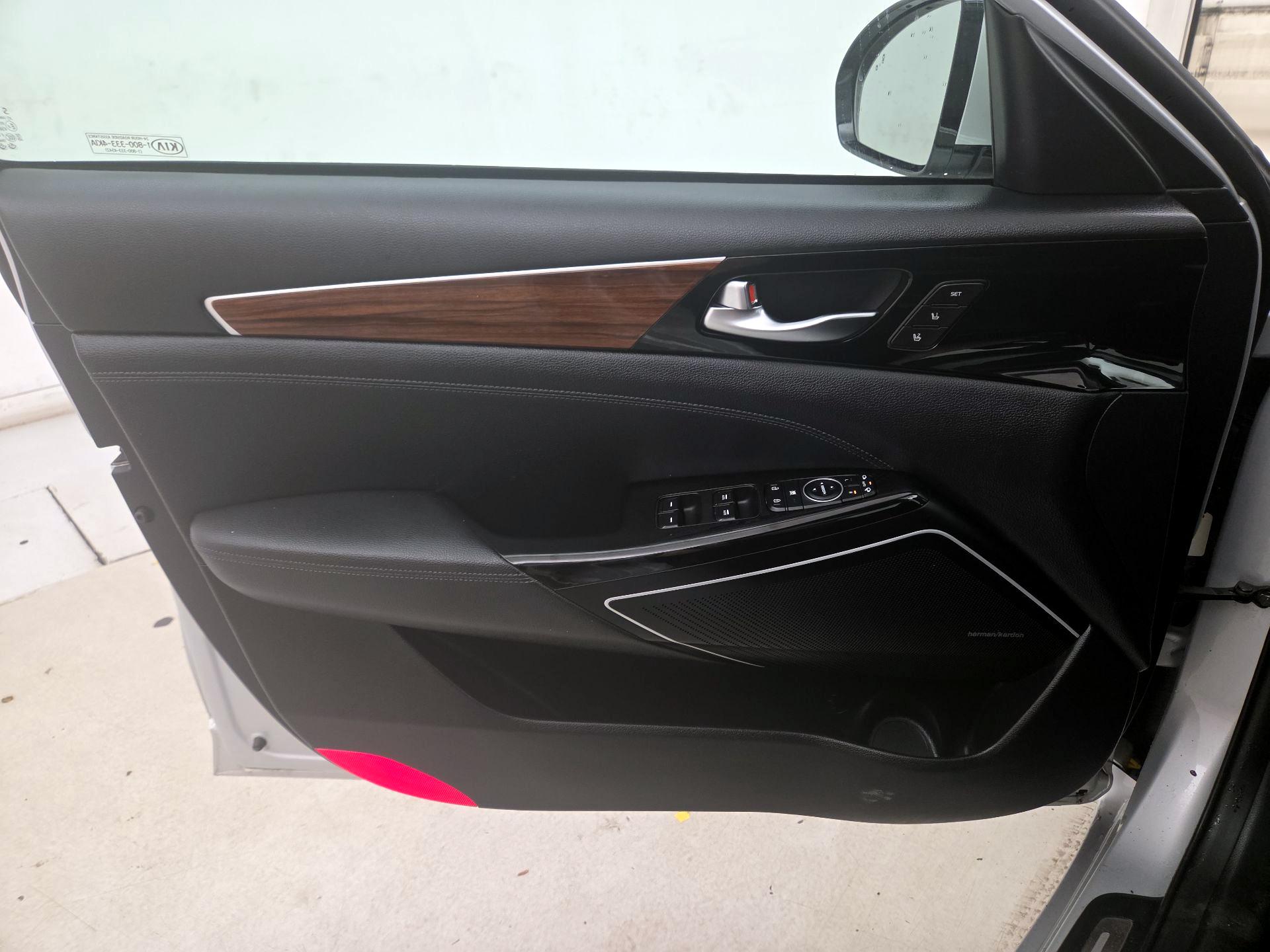 Thumbnail: 2017 Kia Cadenza - 12