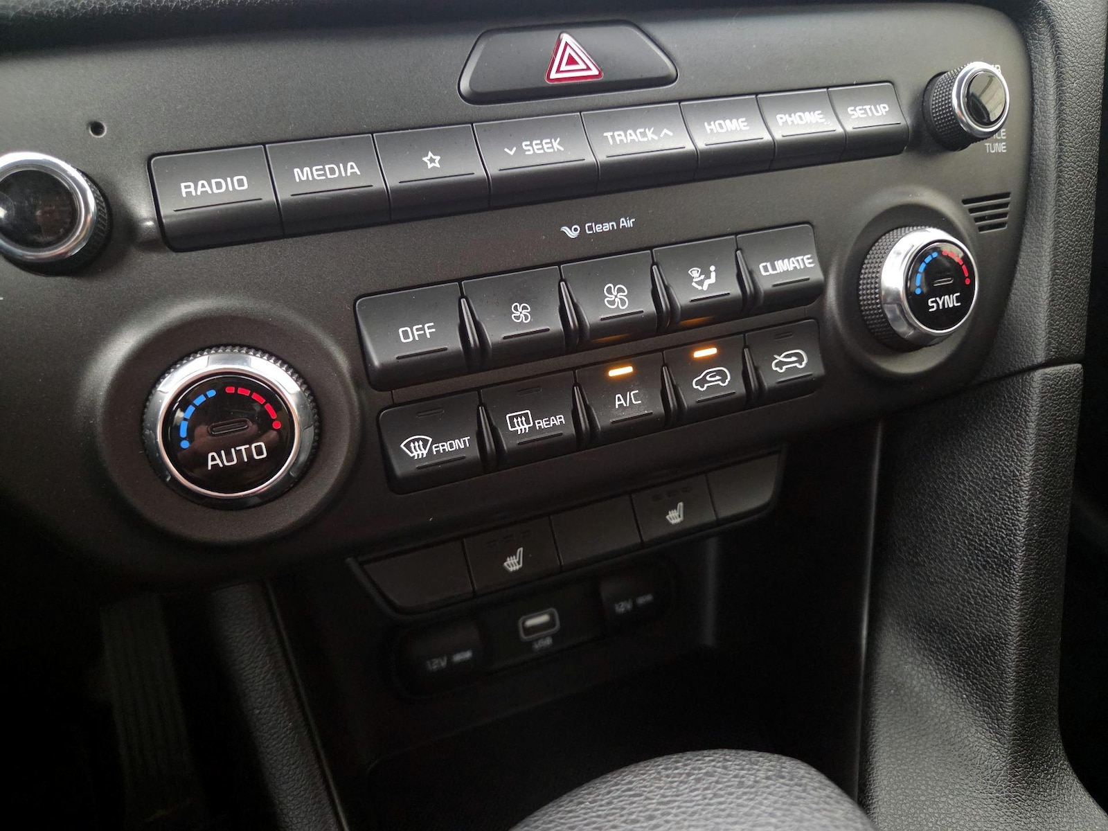 2020 Kia Sportage LX - Photo 17