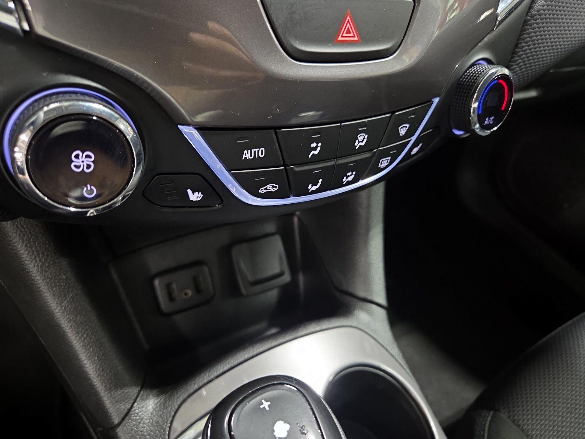 Thumbnail: 2019 Chevrolet Cruze - 16