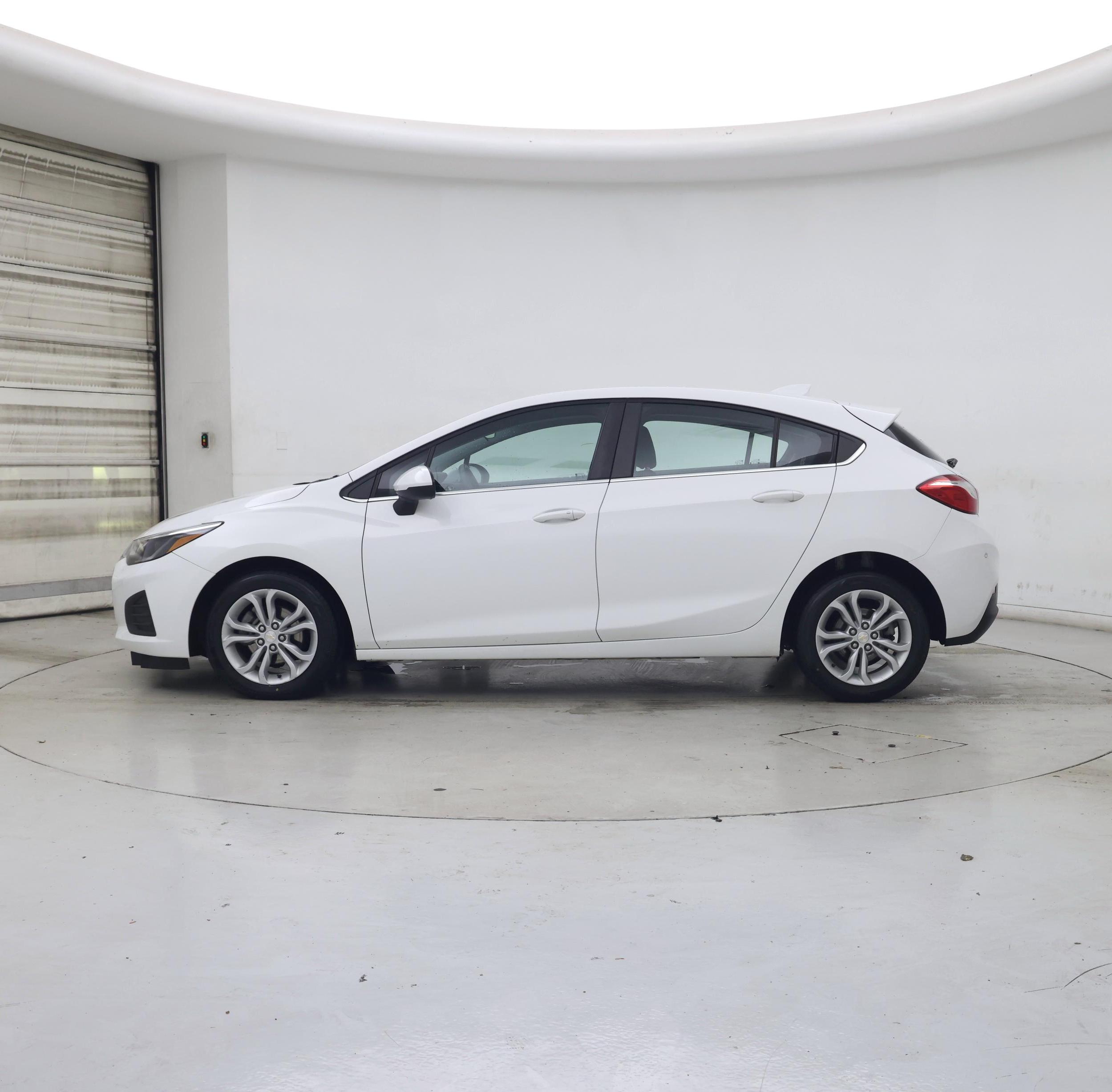 Thumbnail: 2019 Chevrolet Cruze - 3
