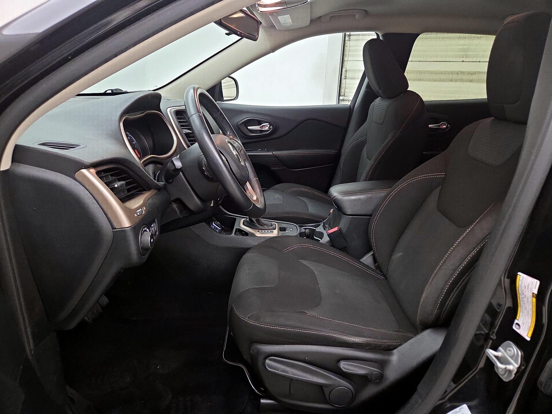 Thumbnail: 2016 Jeep Cherokee - 11