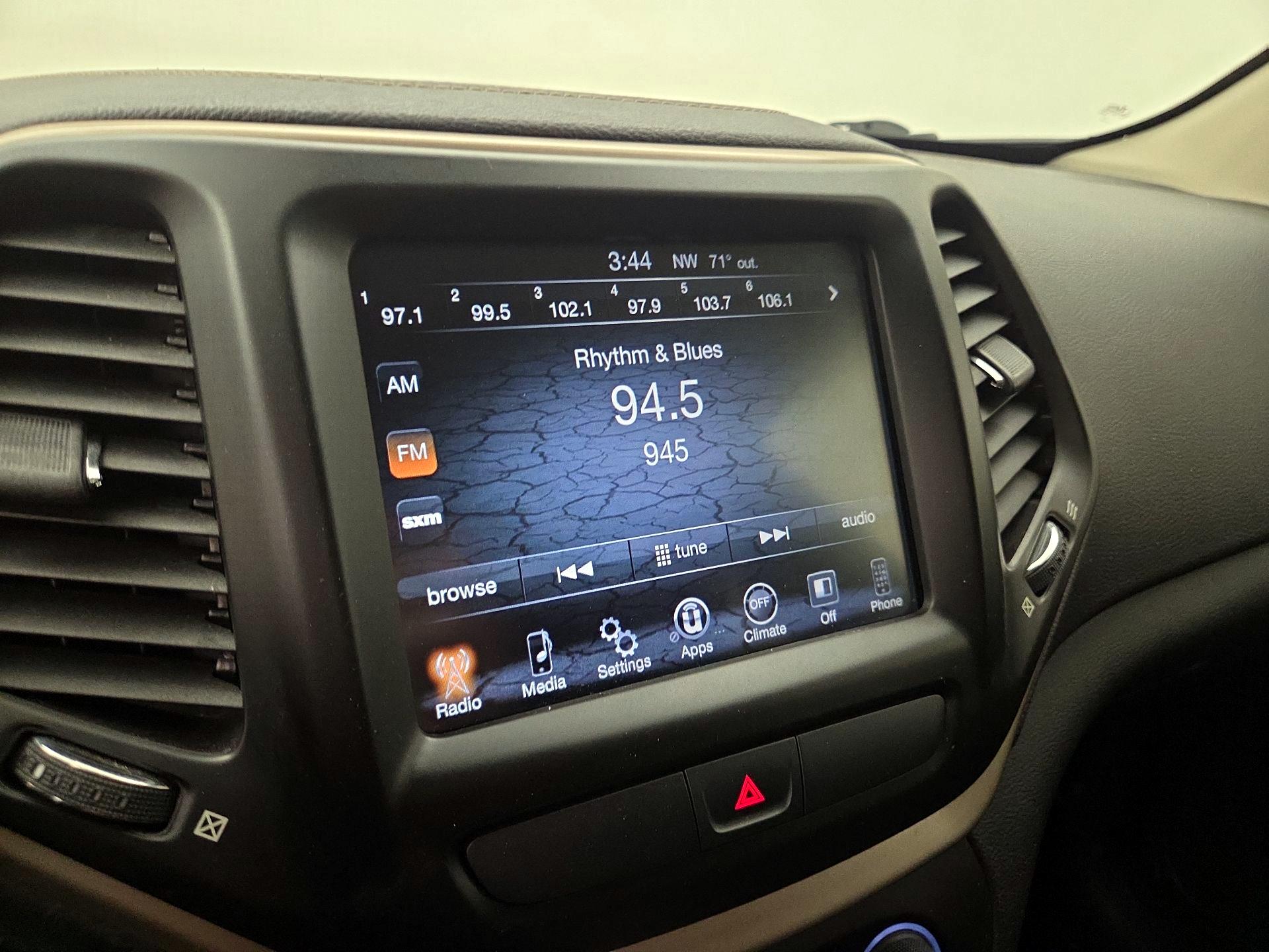 Thumbnail: 2016 Jeep Cherokee - 15