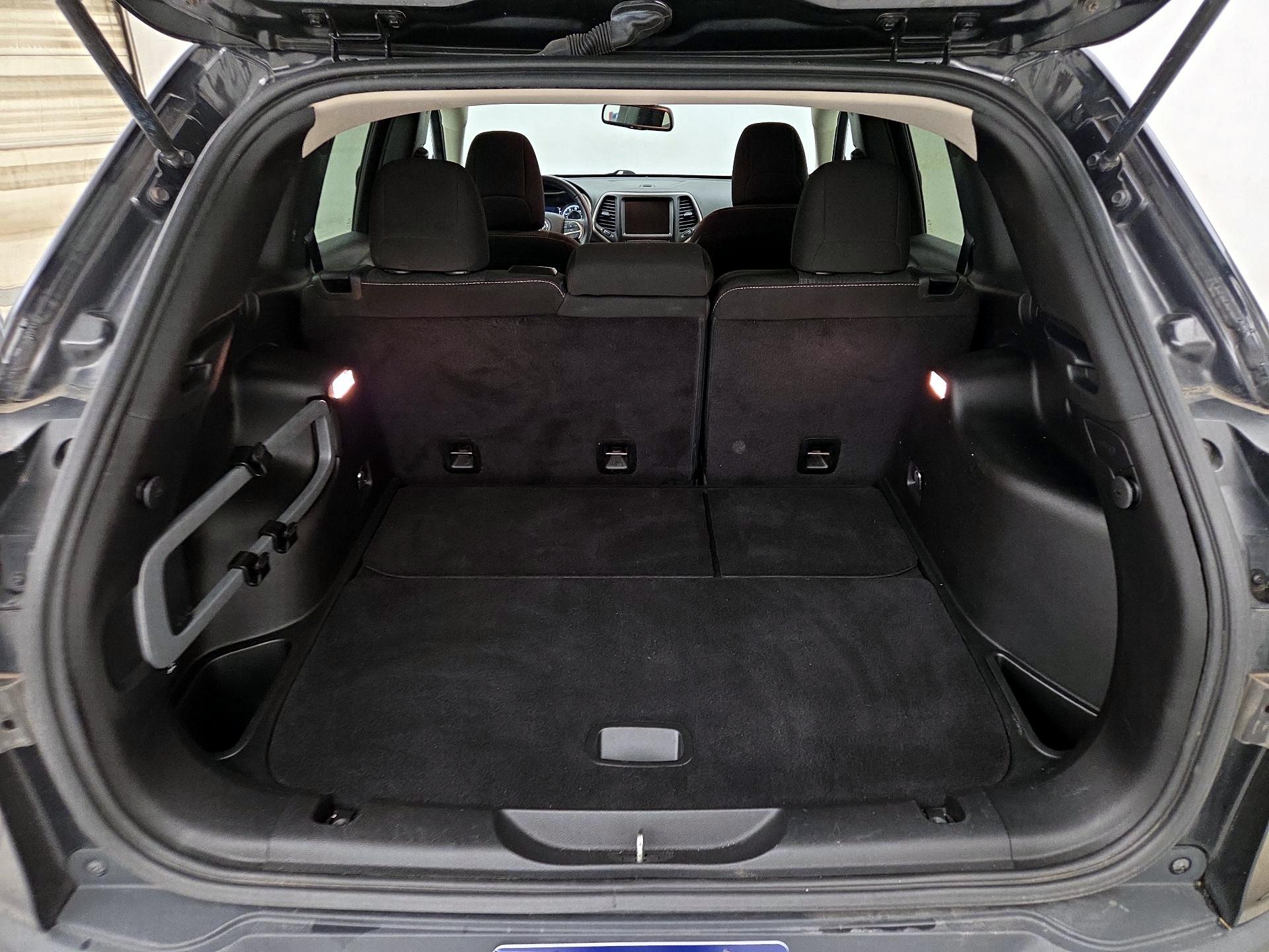 Thumbnail: 2016 Jeep Cherokee - 20