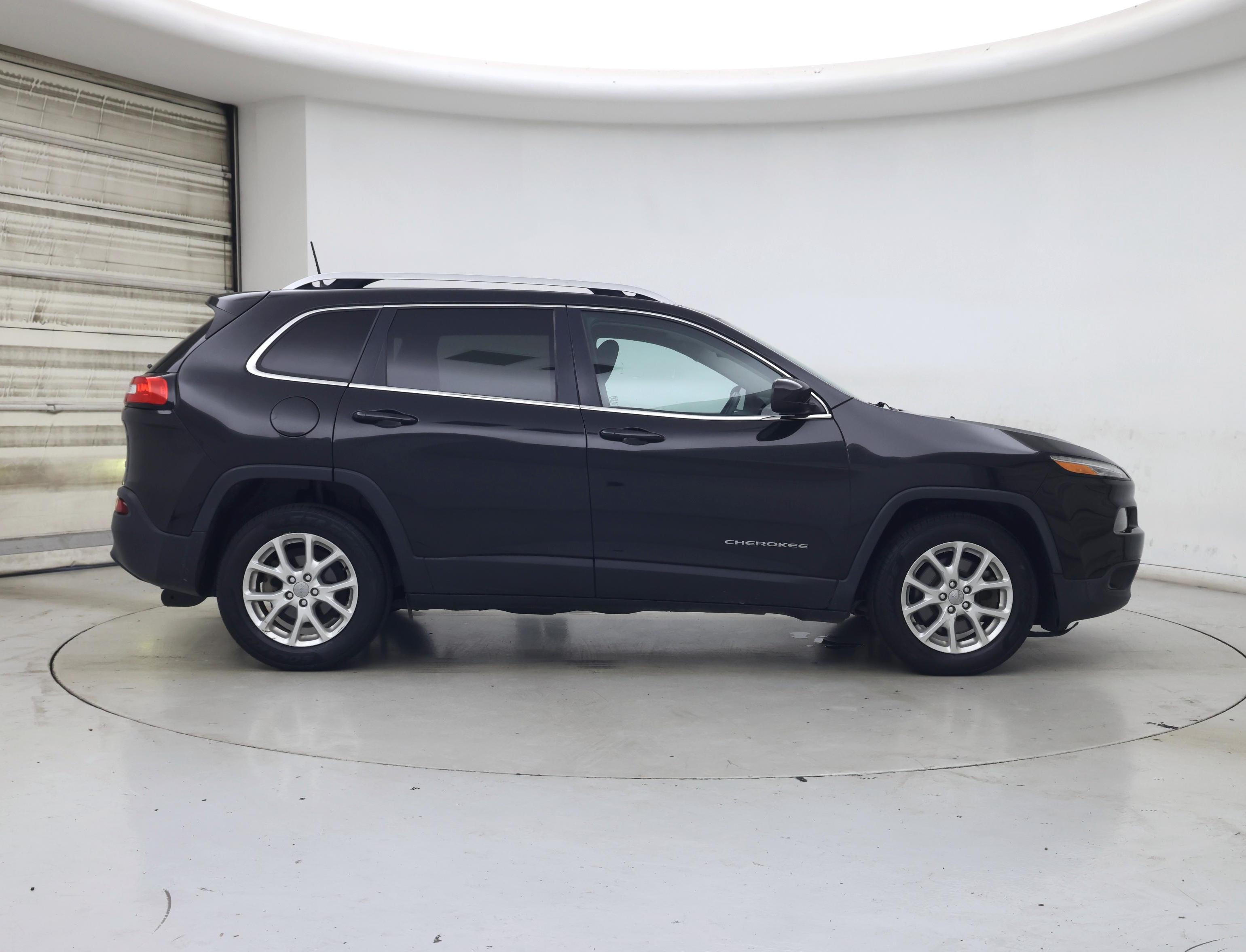 Thumbnail: 2016 Jeep Cherokee - 7