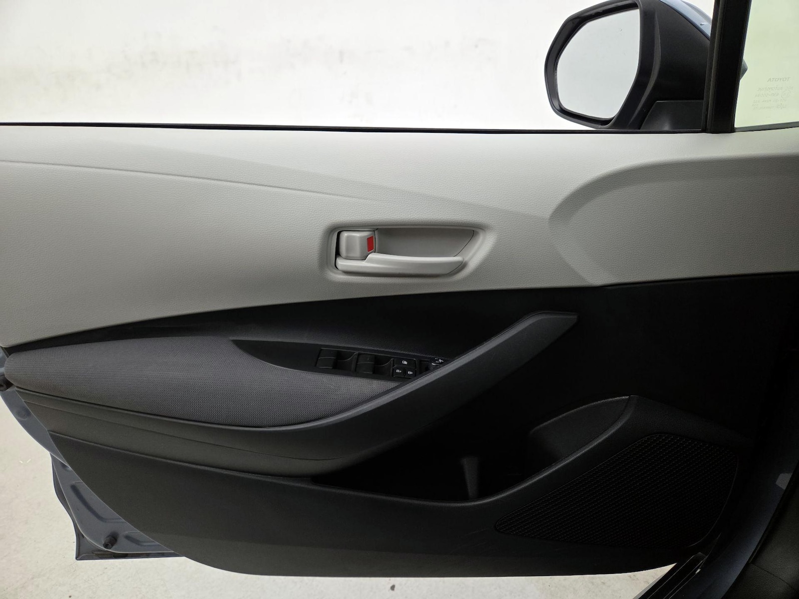 2023 Toyota Corolla LE - Photo 13