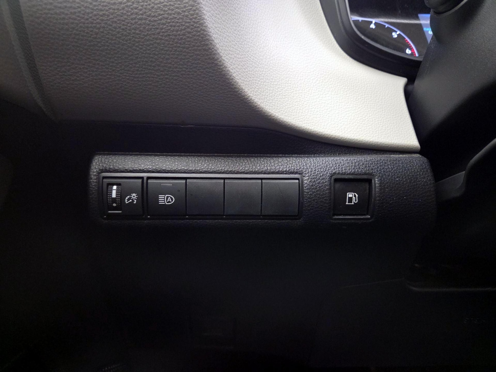 2023 Toyota Corolla LE - Photo 14