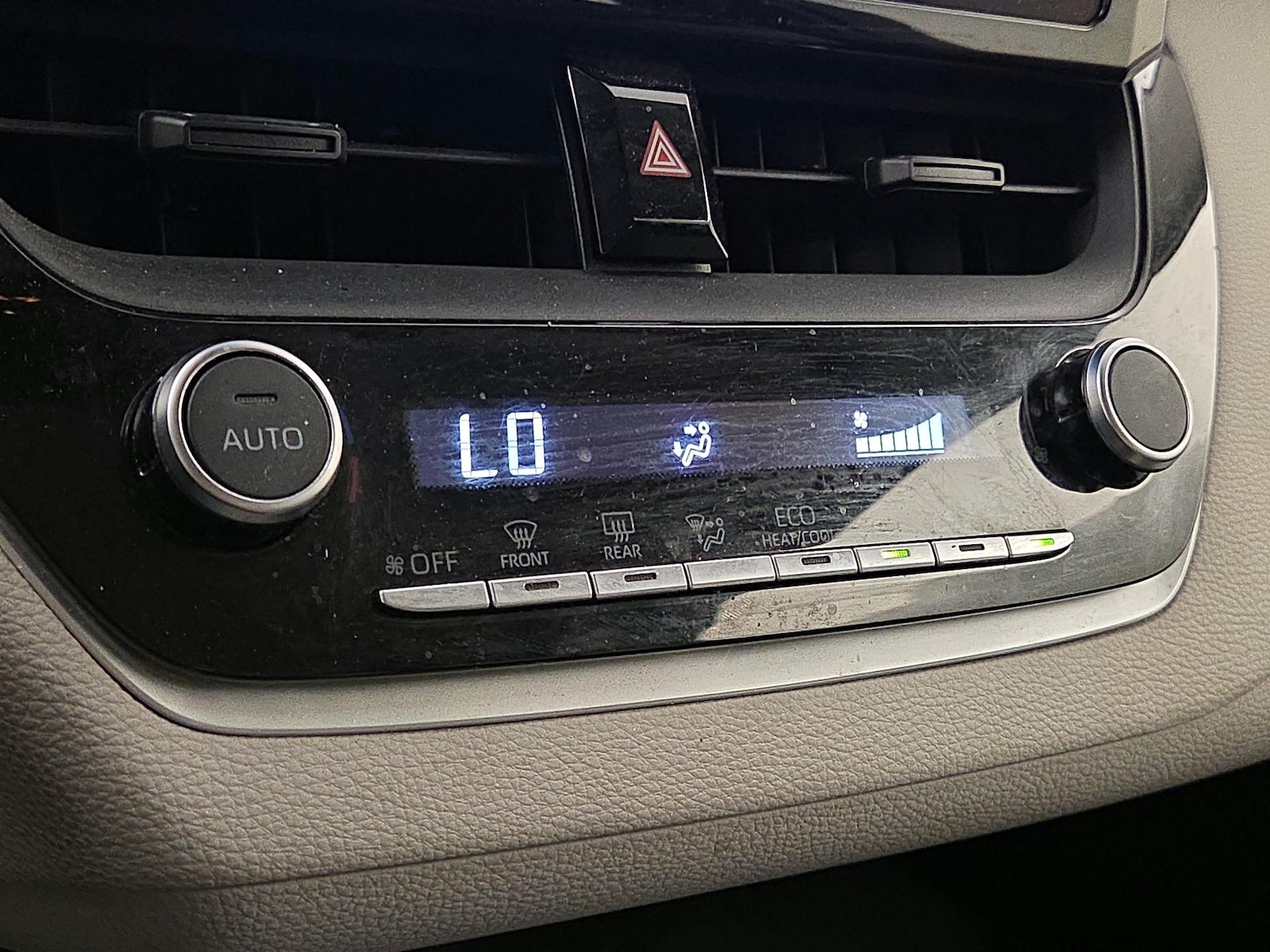 2023 Toyota Corolla LE - Photo 17