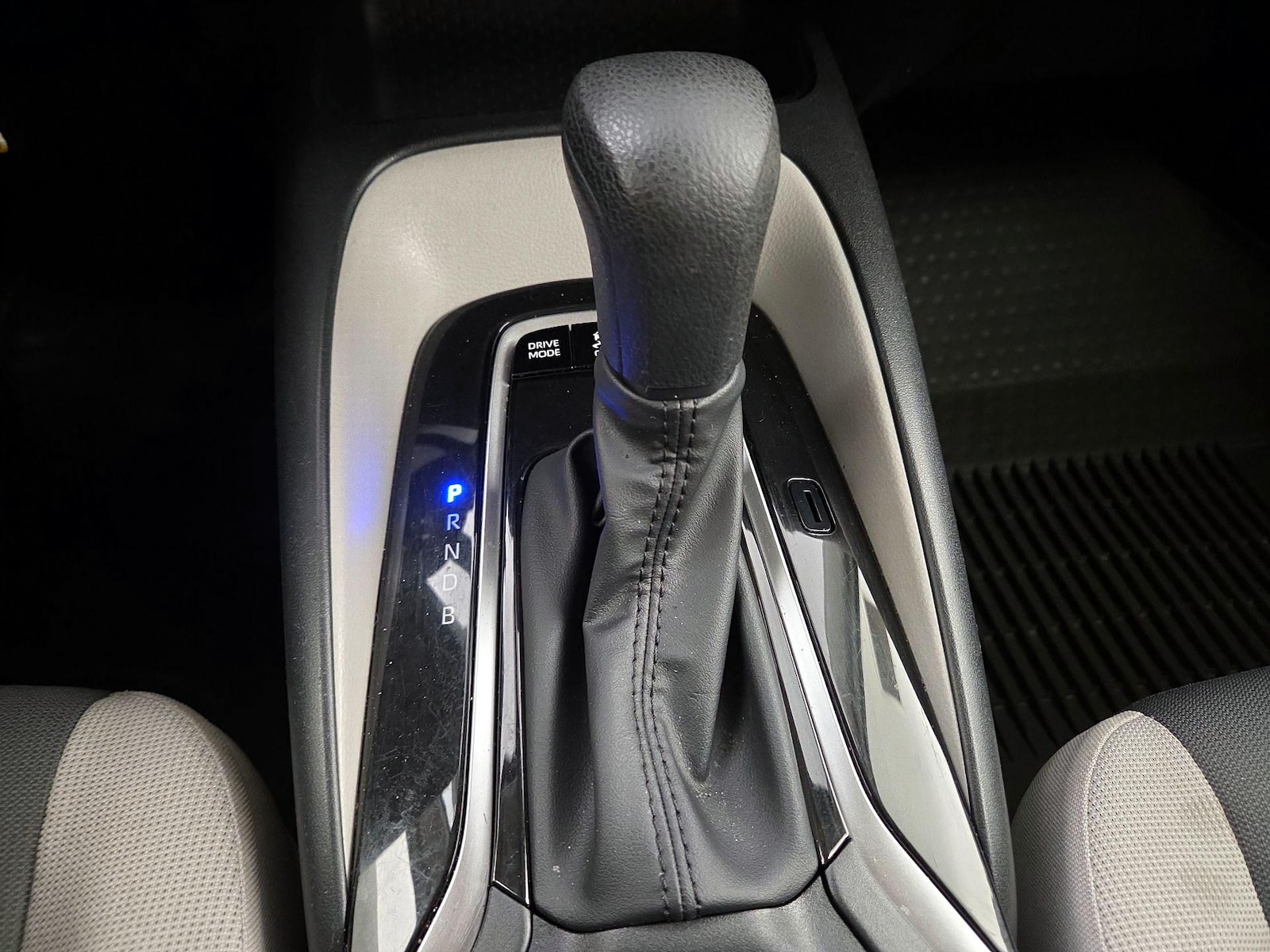 2023 Toyota Corolla LE - Photo 18
