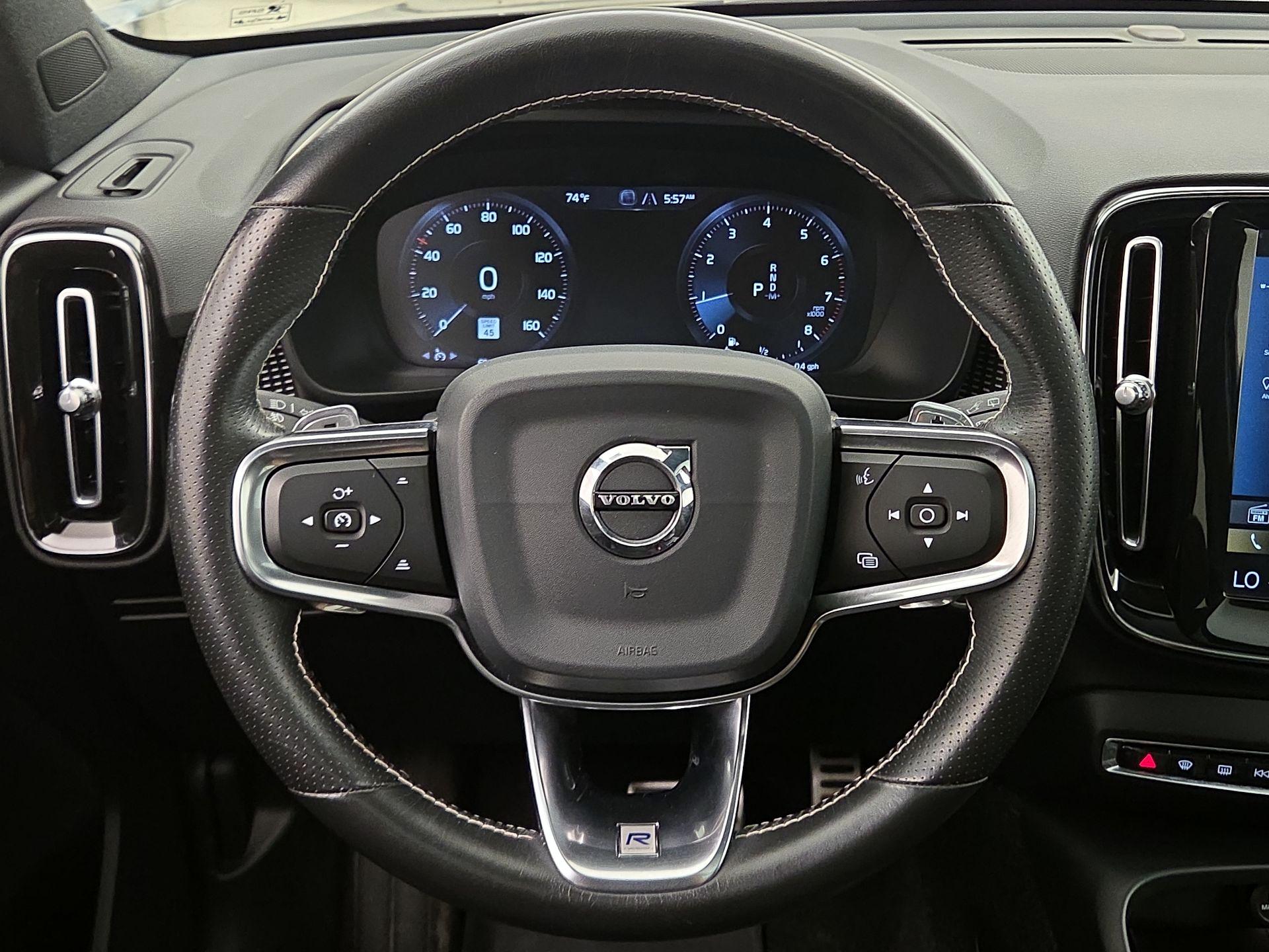 Thumbnail: 2020 Volvo XC40 - 10