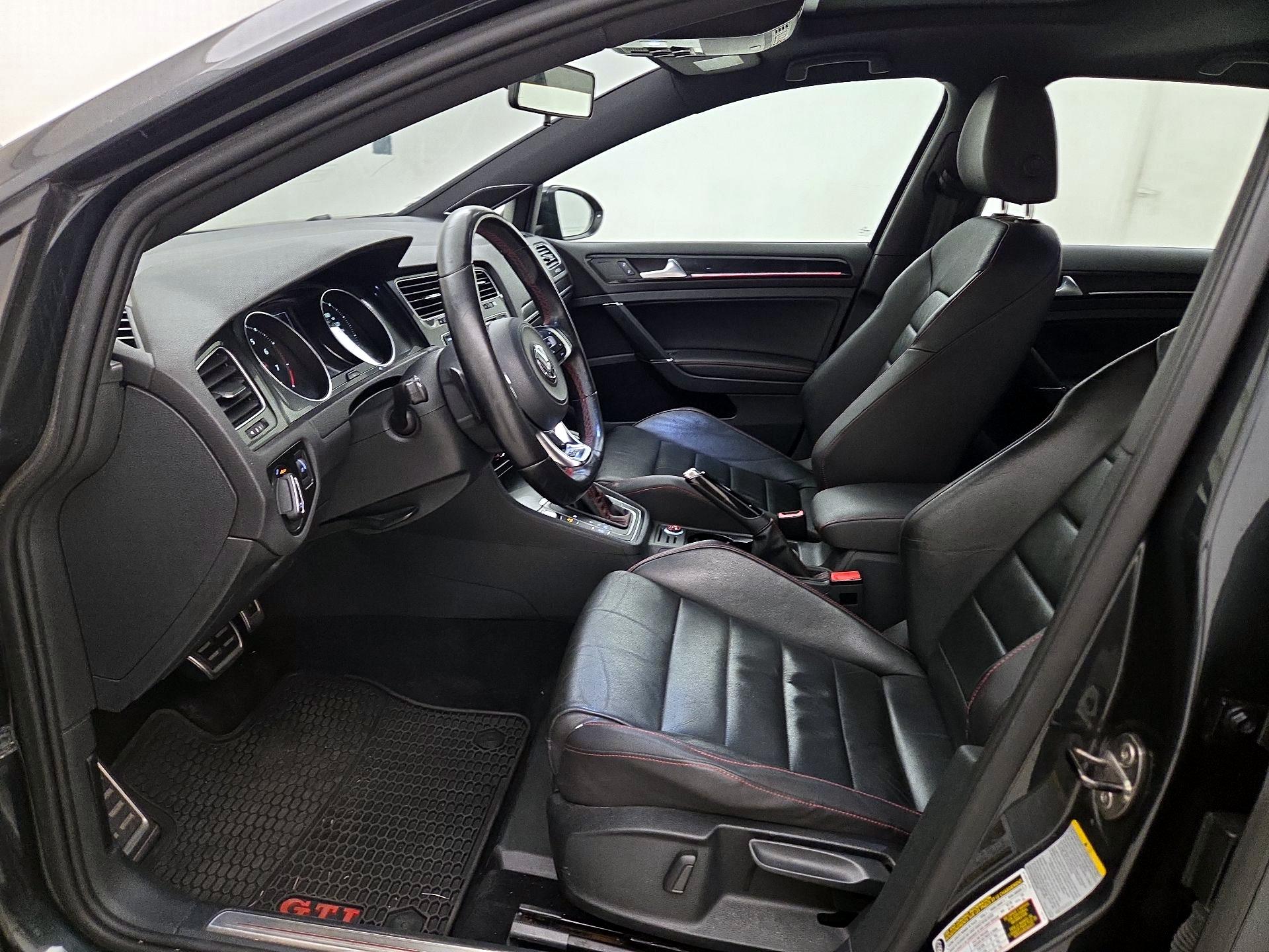 Thumbnail: 2015 Volkswagen Golf - 11